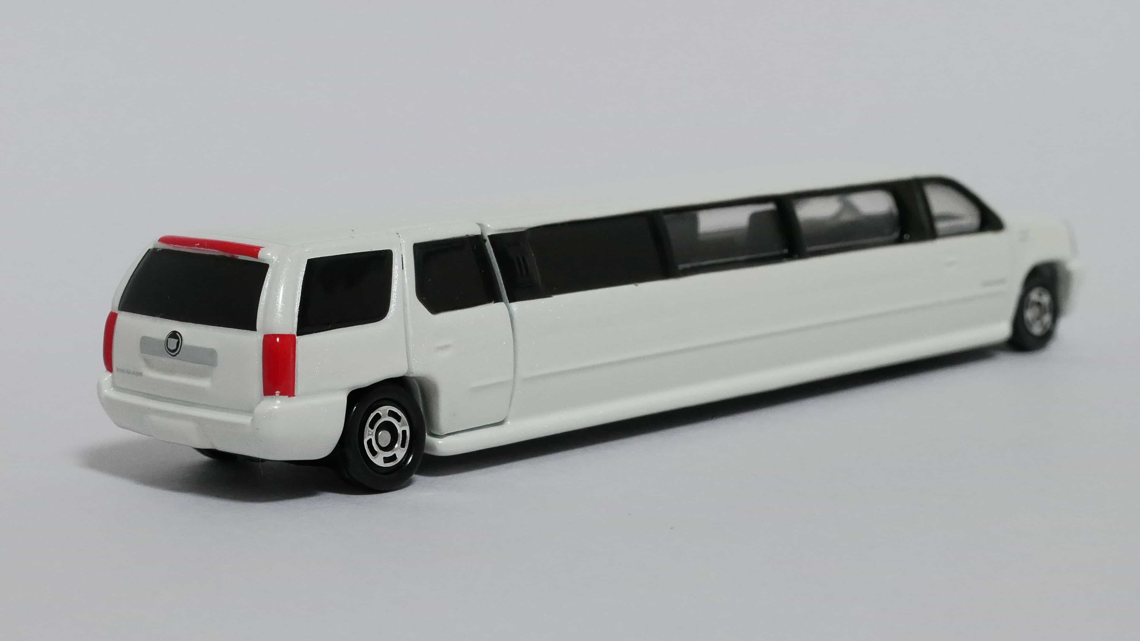 トミカ 136 ロングタイプトミカ No.136 UDトラックス クオン タンクローリー