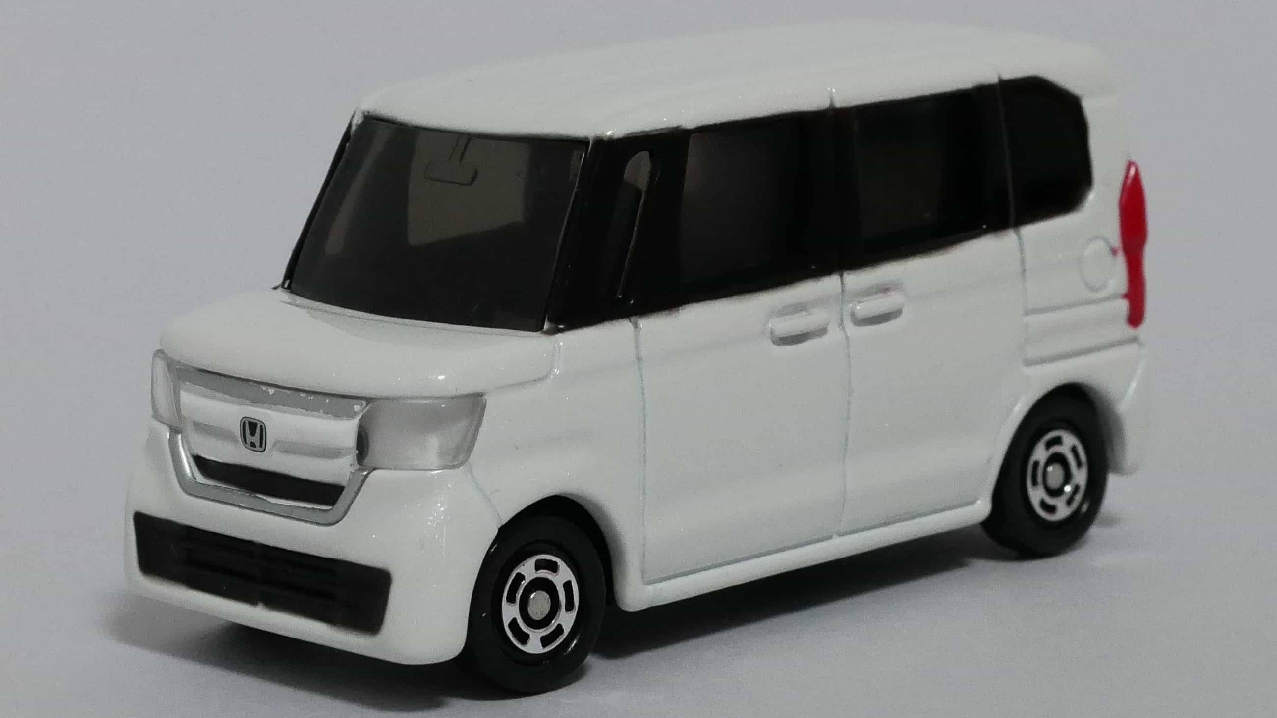 トミカNo.106-8ホンダN-BOX-前