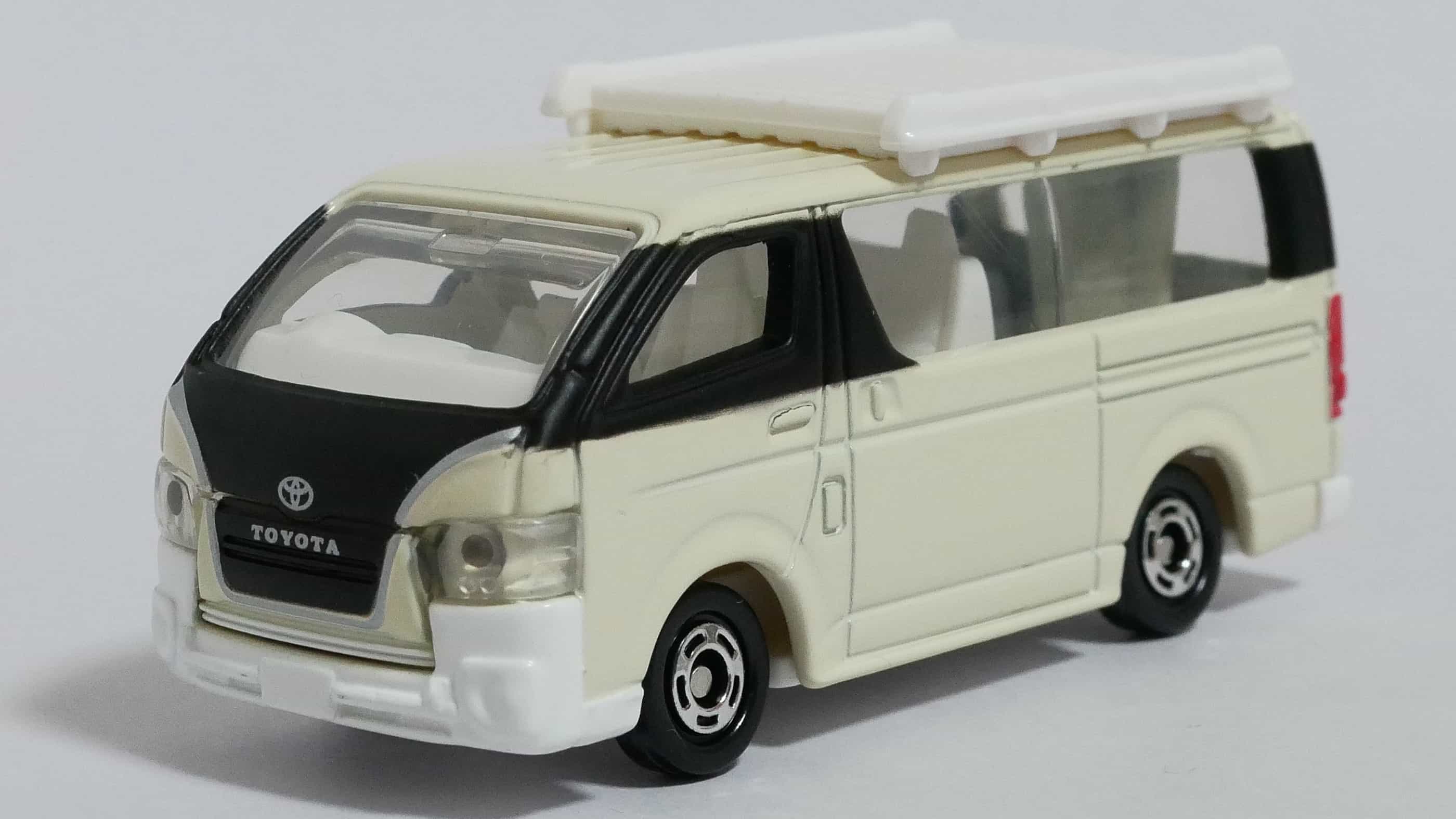 トミカNo.113-5トヨタハイエース初回特別仕様-前