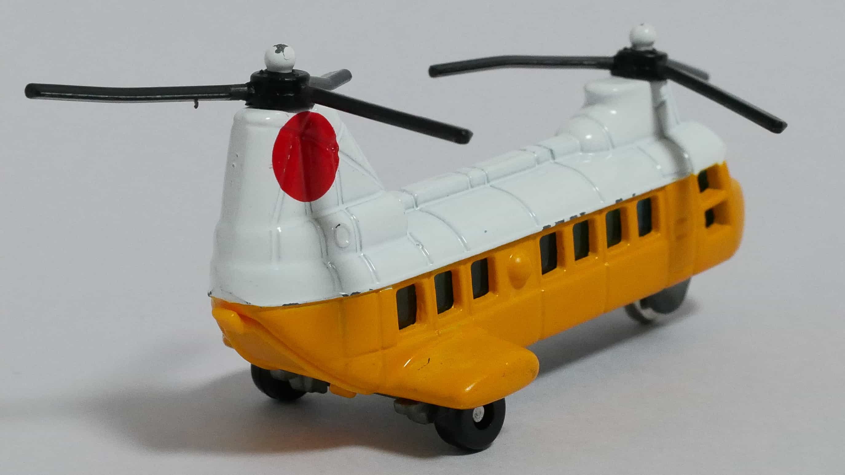 トミカNo.19-2川崎バートルV107-Ⅱ後