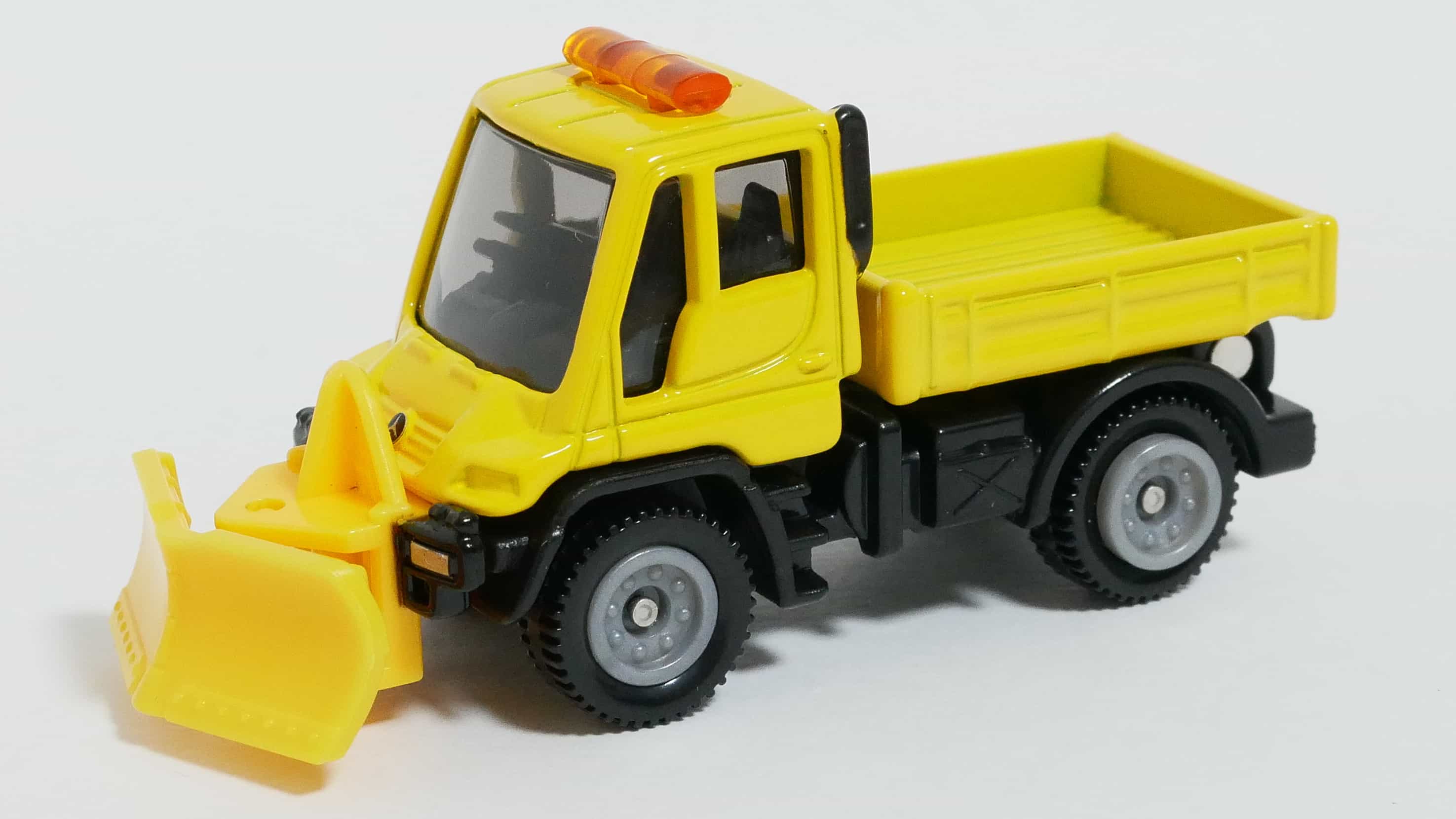トミカNo.22-7メルセデスベンツ ウニモグ除雪仕様車前