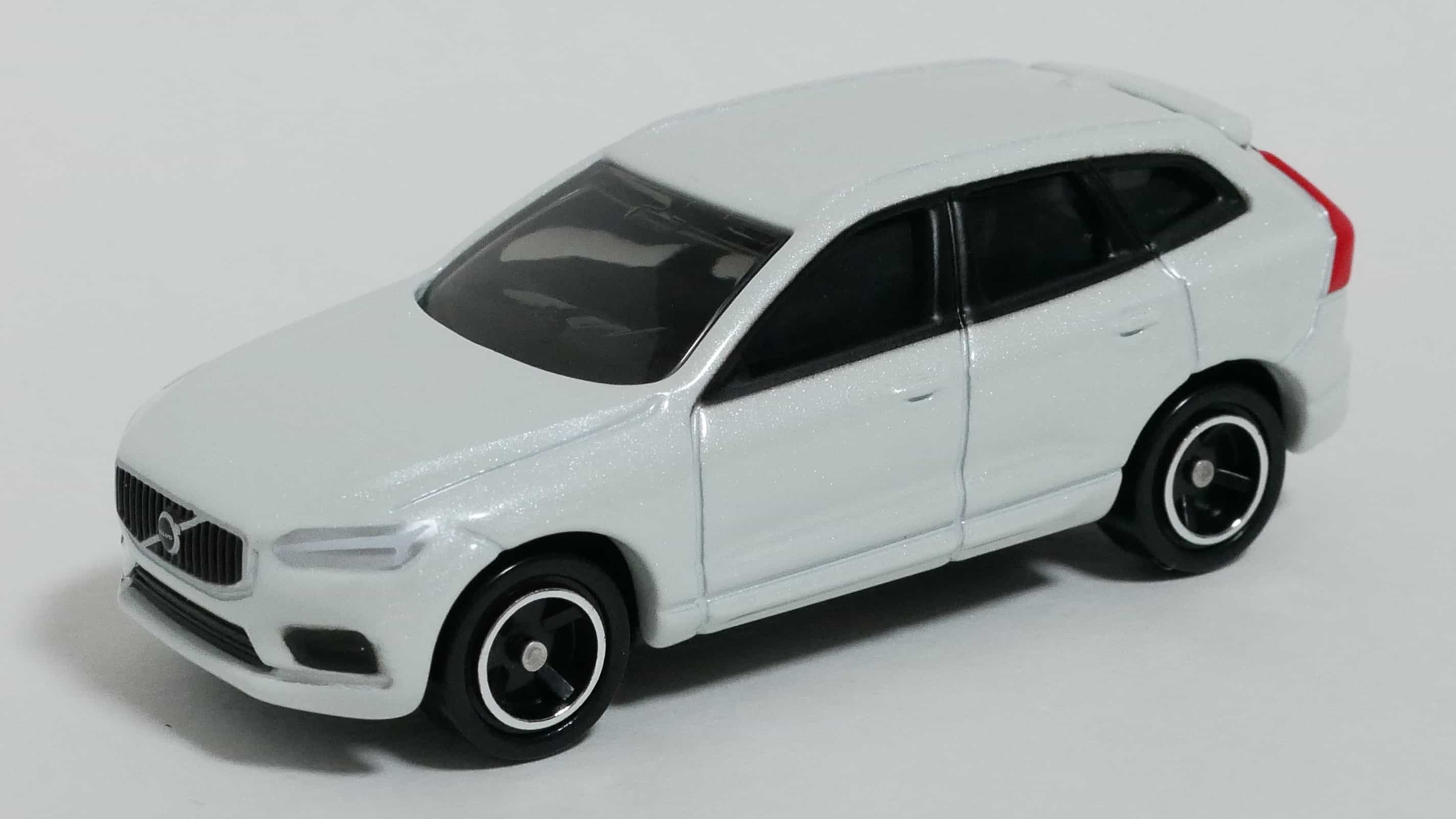 トミカNo.22-8ボルボXC60前