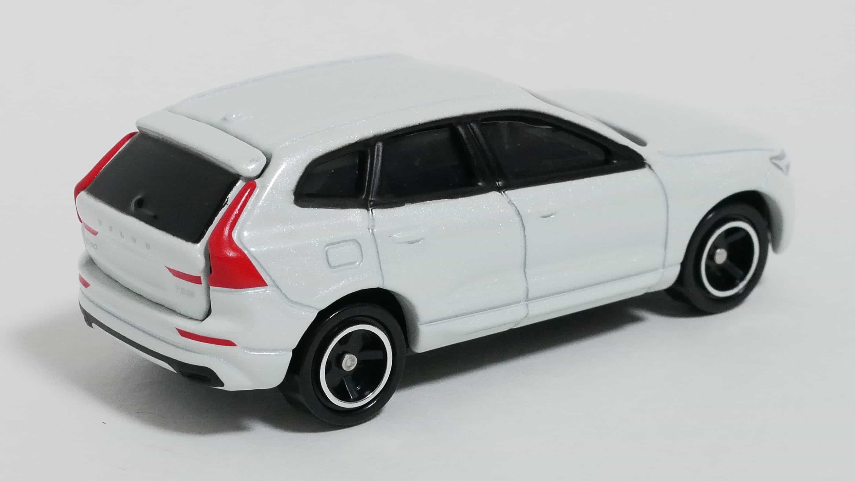 トミカNo.22-8ボルボXC60後