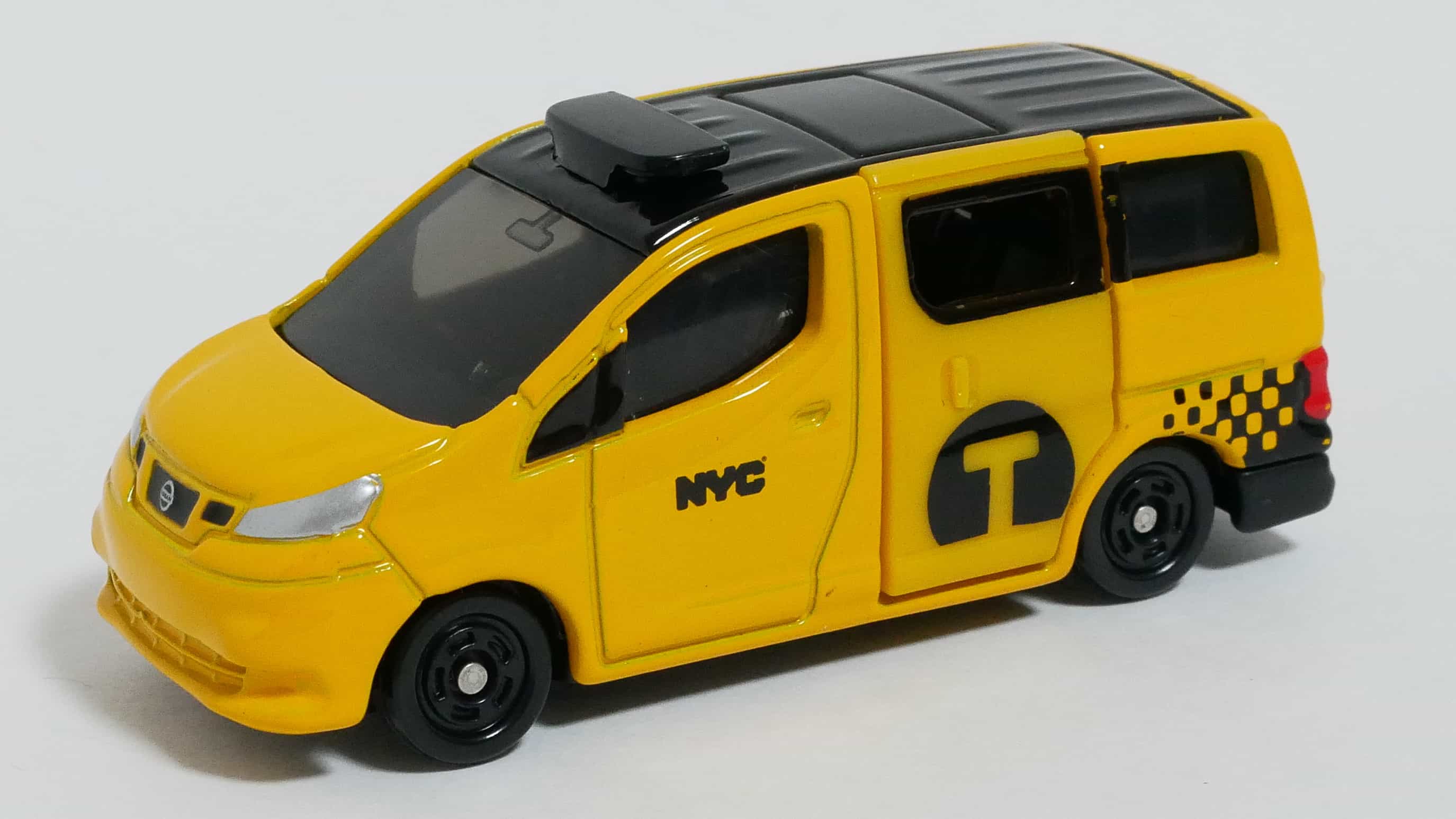 トミカNo.27-11日産NV200タクシー前