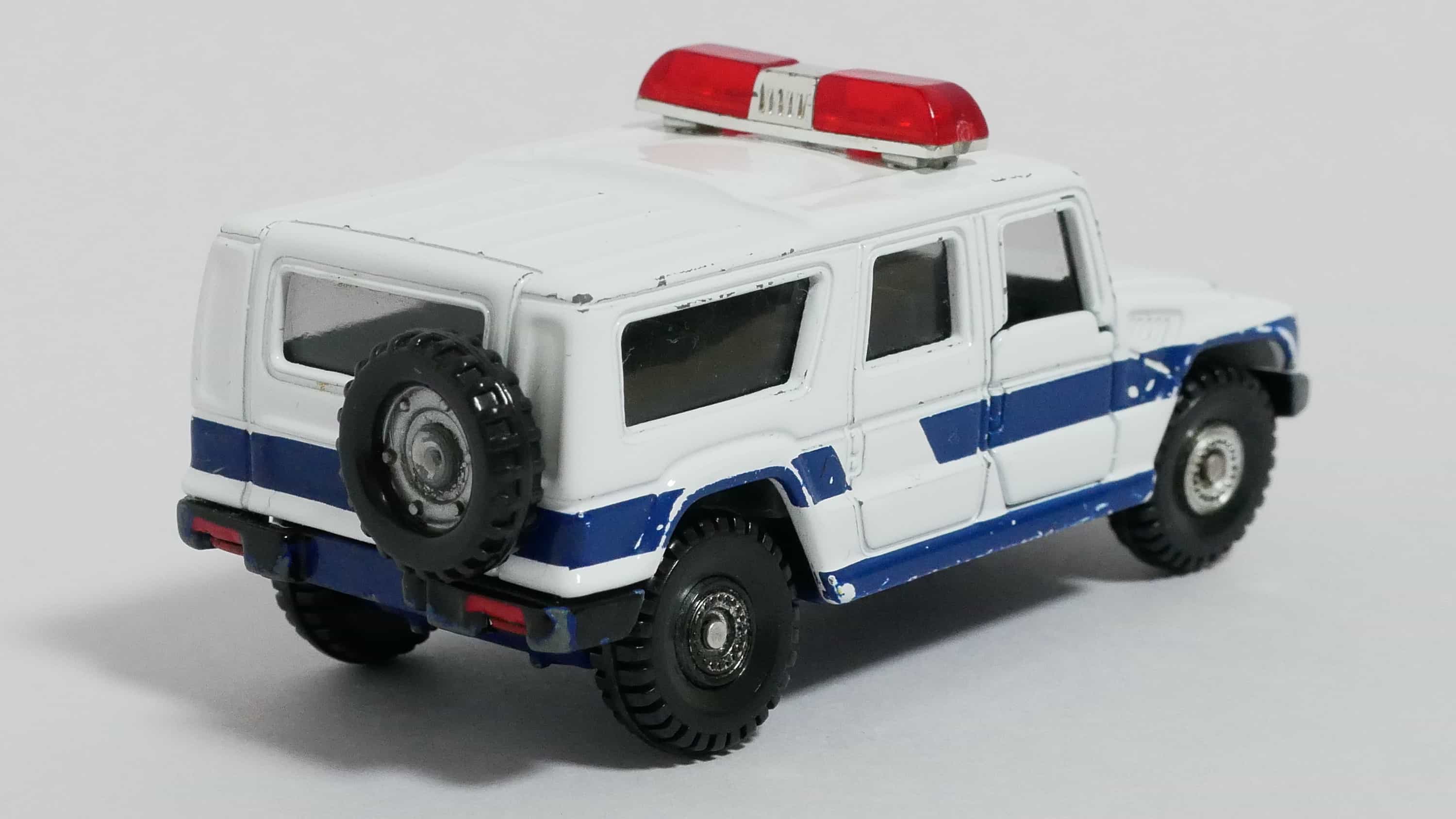 トミカNo.3-5トヨタメガクルーザーパトロールカーリア