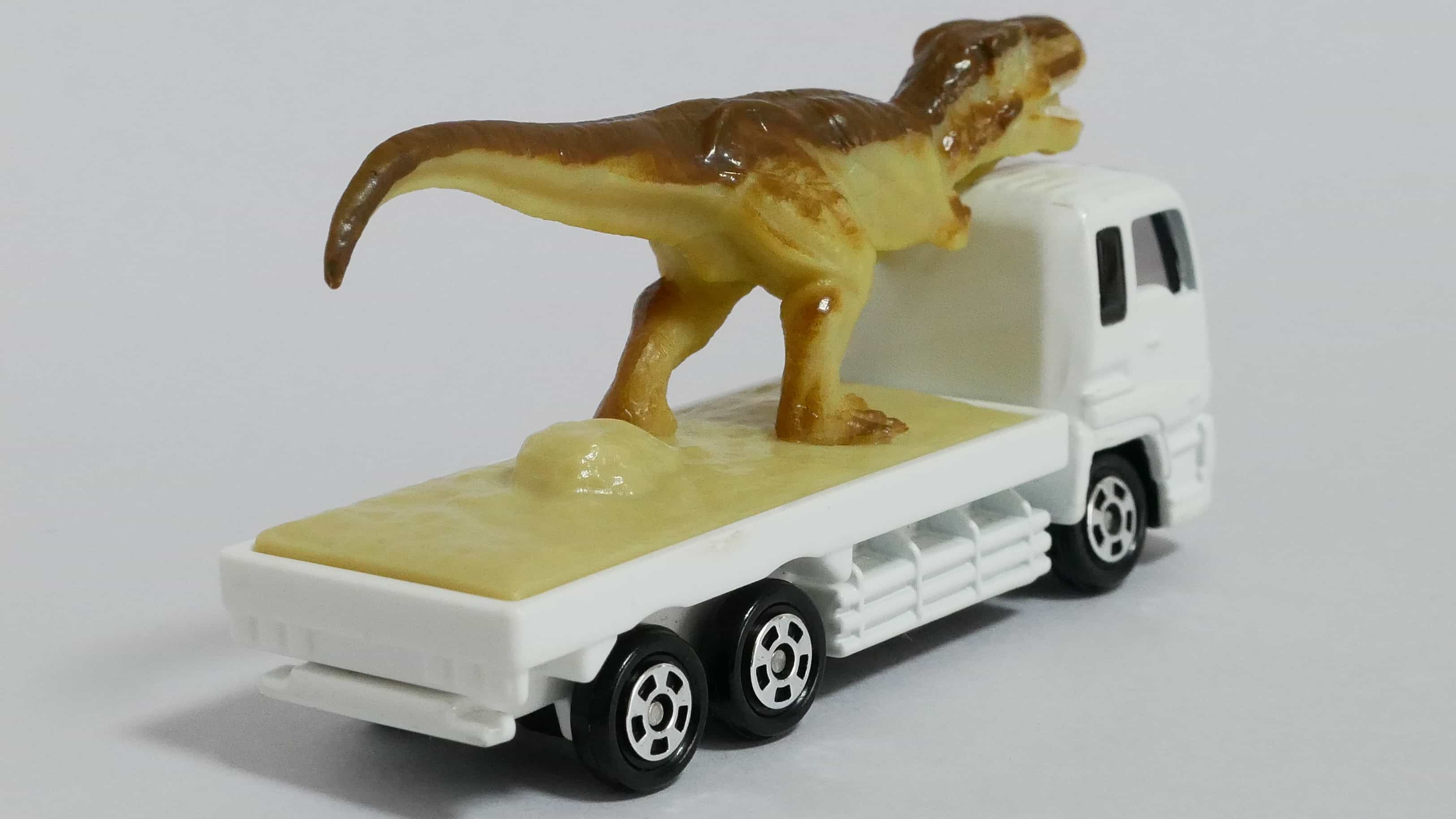 トミカNo.30-8恐竜搬送車rear