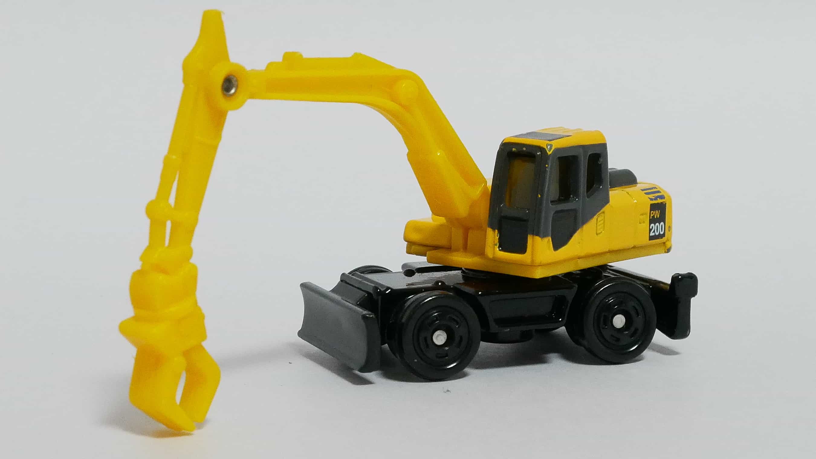トミカNo.34-8コマツホイール式油圧ショベルPW200-前