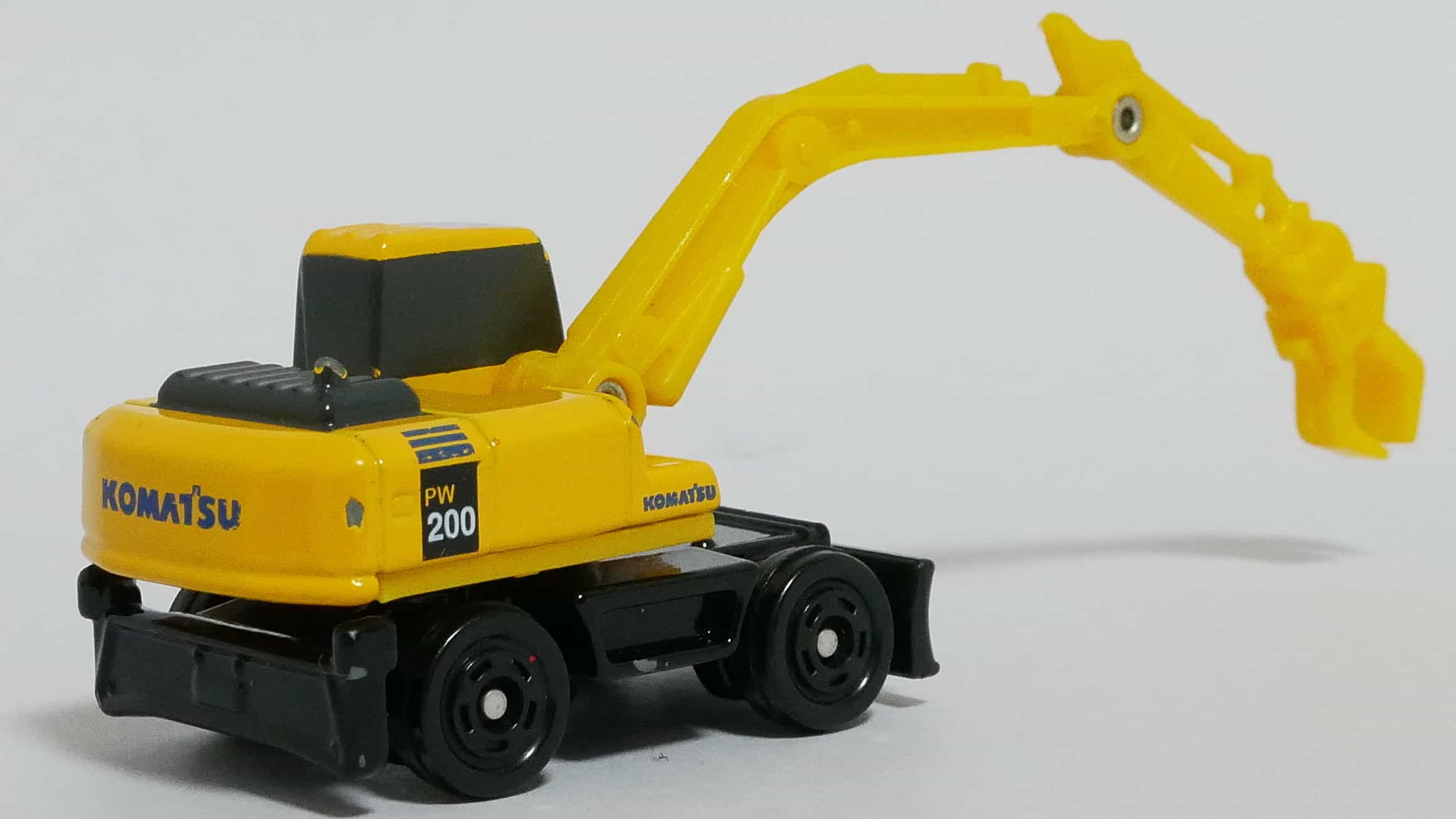 トミカNo.34-8コマツホイール式油圧ショベルPW200-後