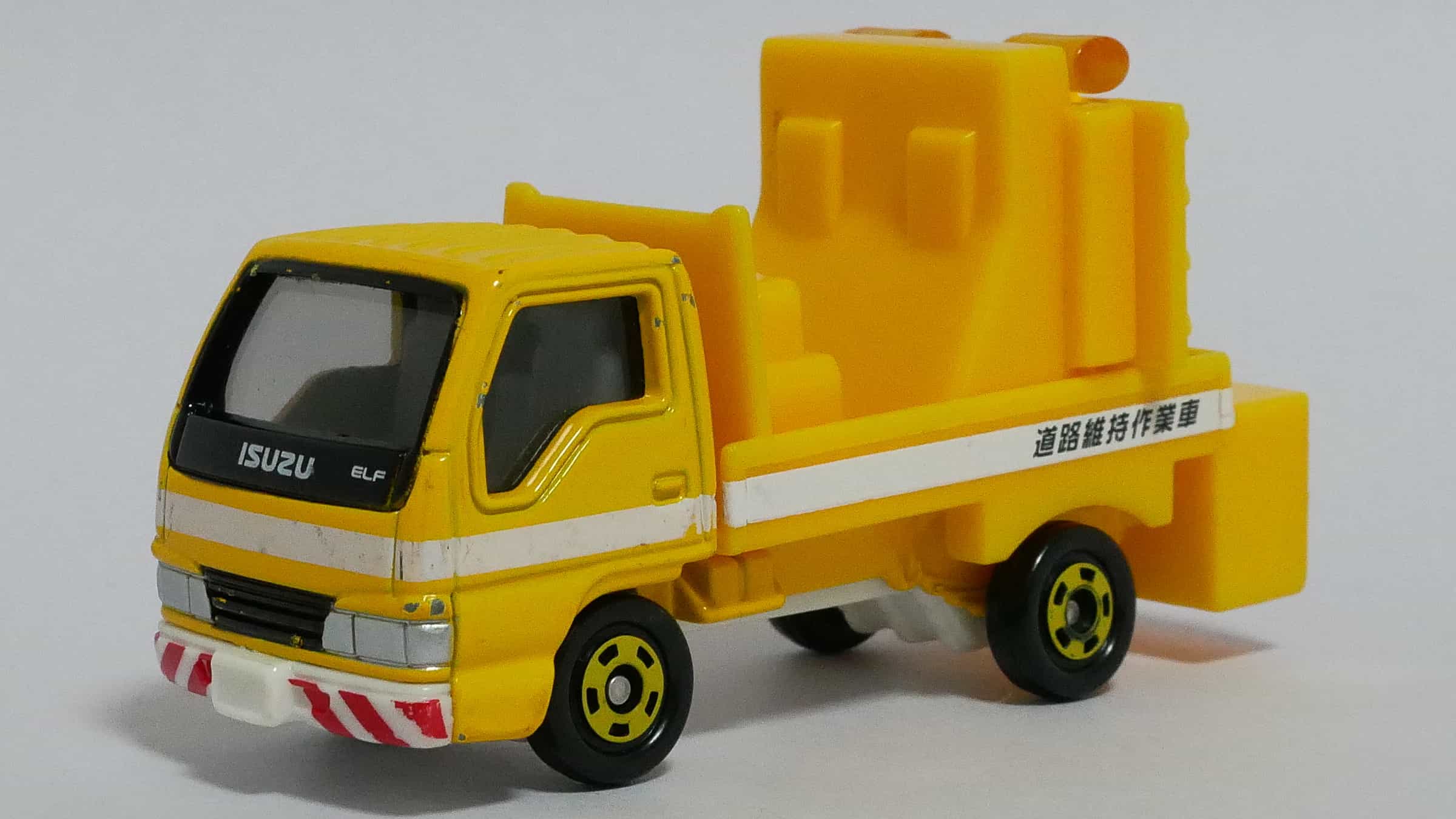 トミカNo.36-6NEXCO自走式標識車-前