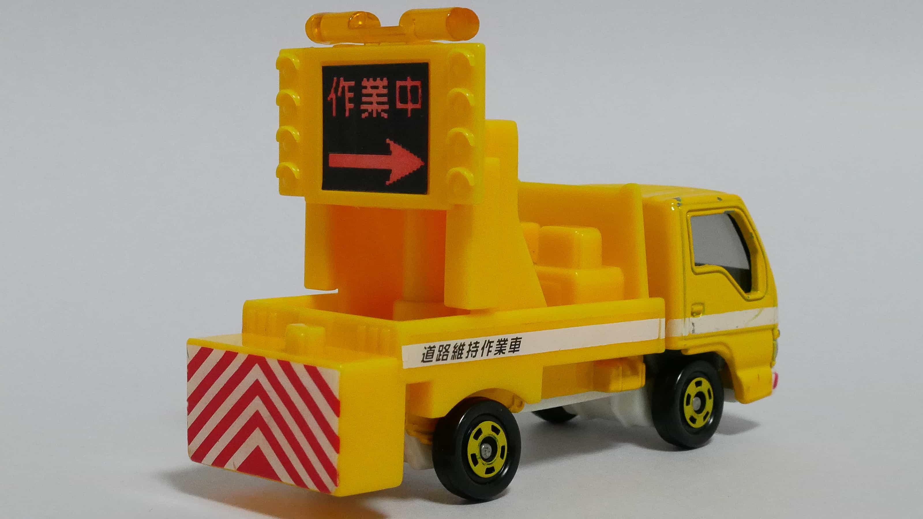 トミカNo.36-6NEXCO自走式標識車-後