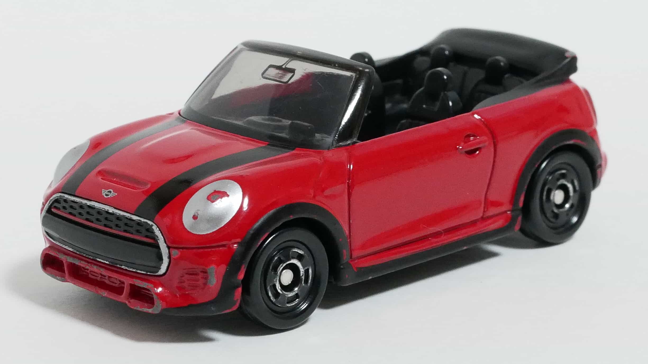 トミカNo.37-8ミニジョン・クーパー・ワークス-前