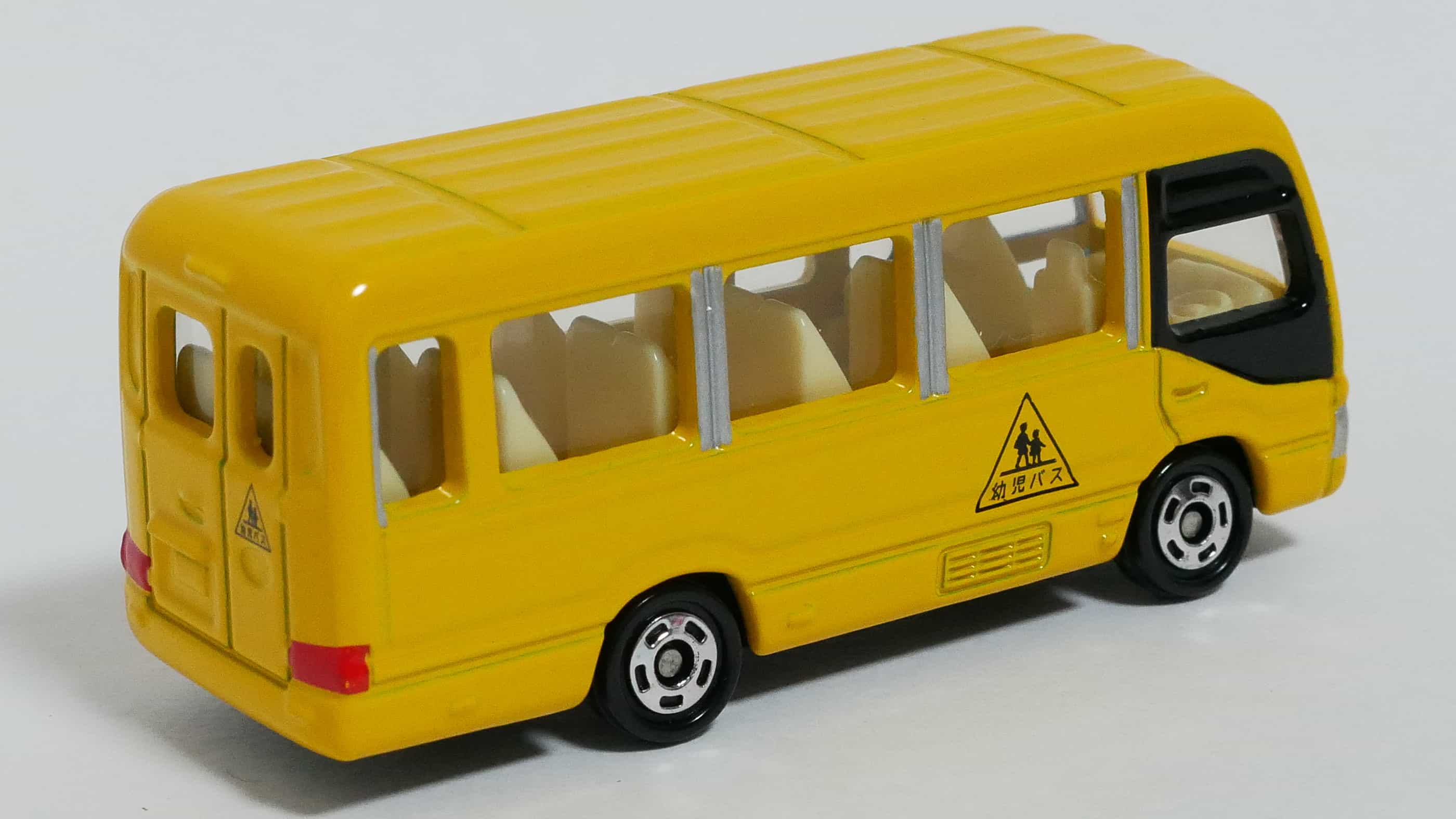 トミカNo.49-9トヨタコースターようちえんバス-後
