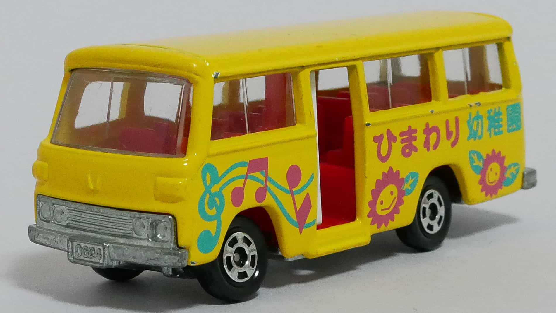 トミカNo.60-2三菱ローザ幼稚園バス-前