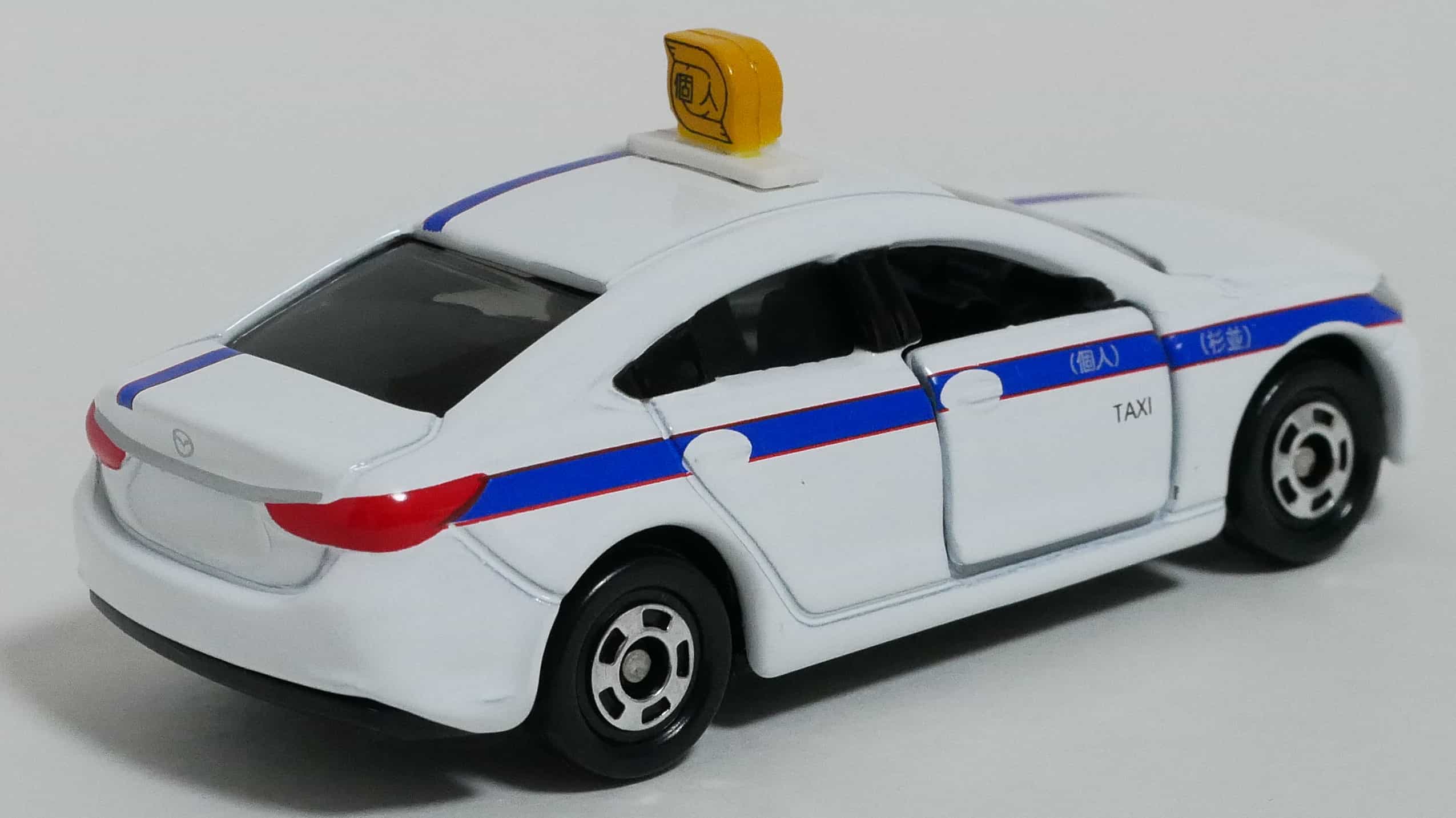 トミカNo.62-10マツダアテンザ個人タクシー-後