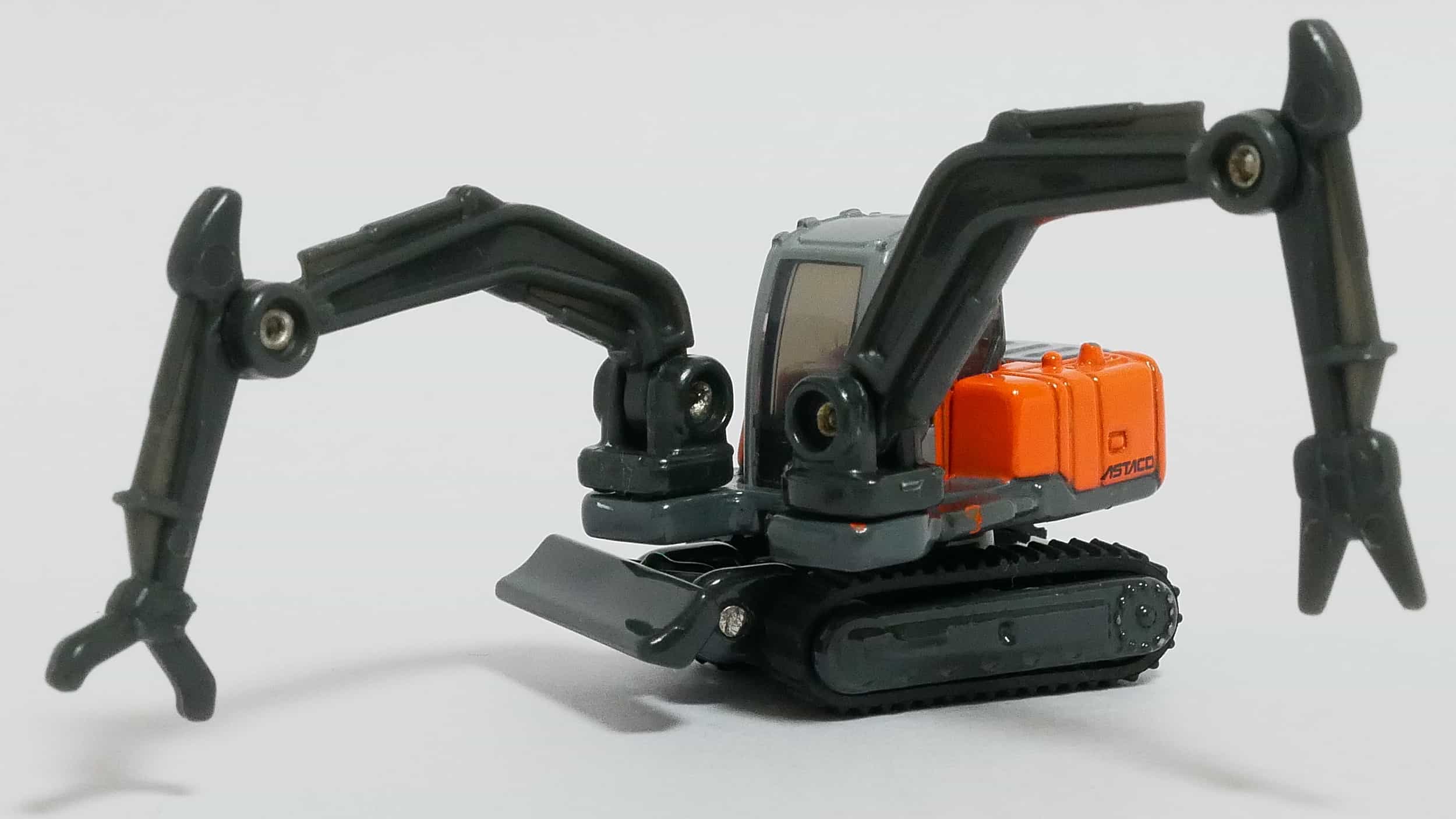 トミカNo.65-7日立建機双腕作業機アスタコ-前