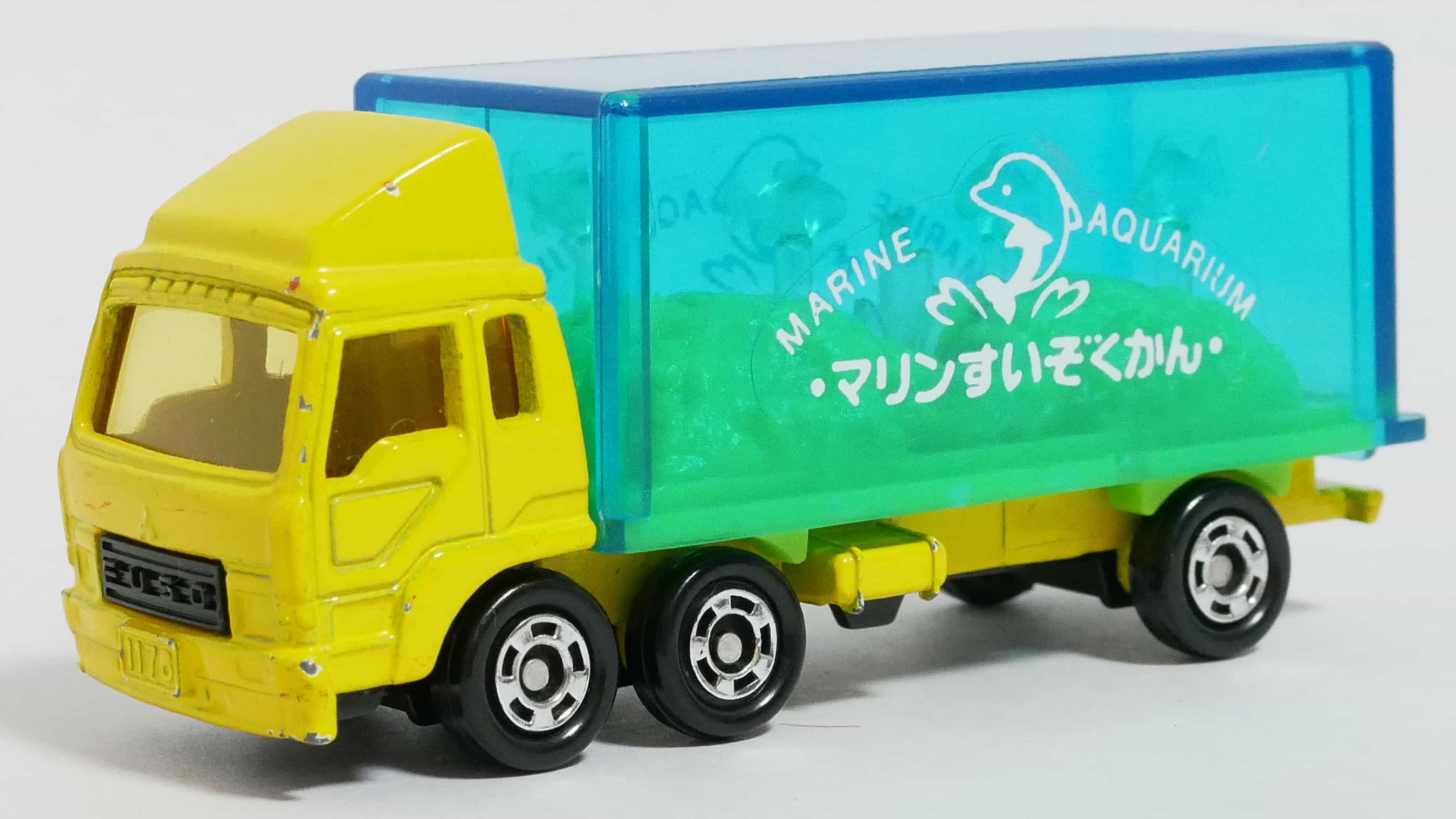 トミカNo.69-5三菱ふそう水族館トラック-前