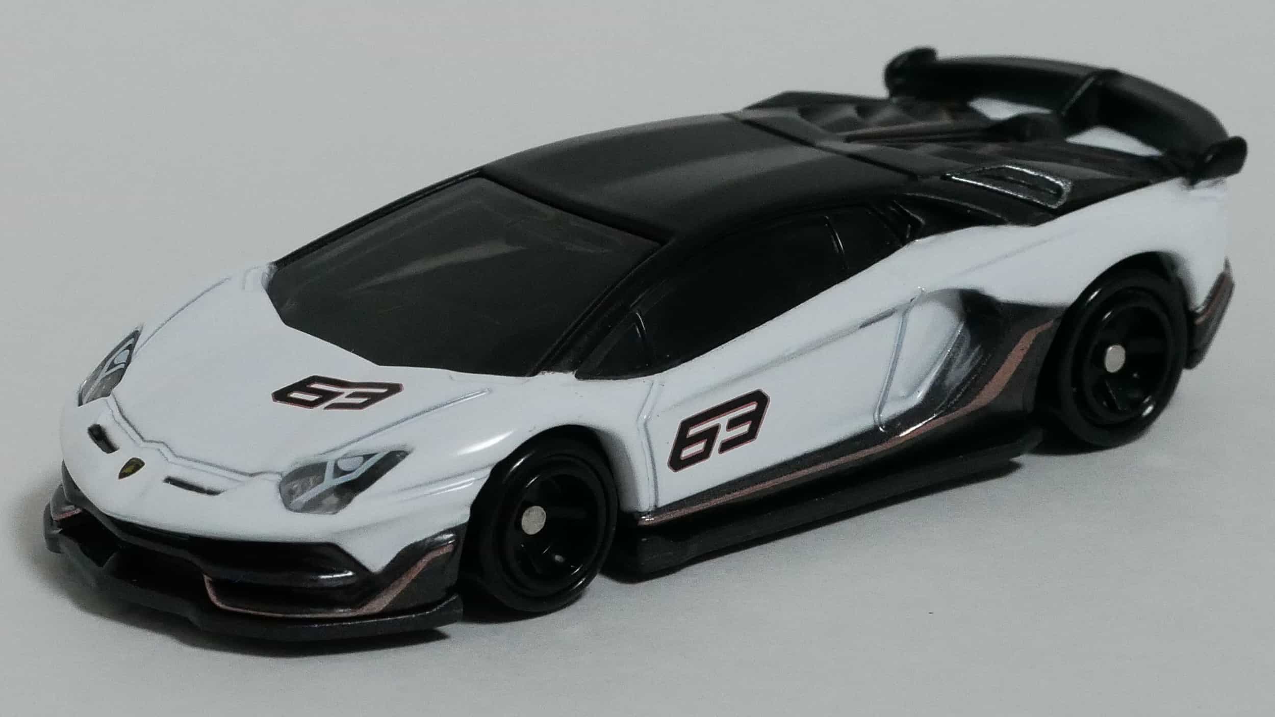トミカNo.70-6ランボルギーニアヴェンタドールSVJ初回特別仕様-前