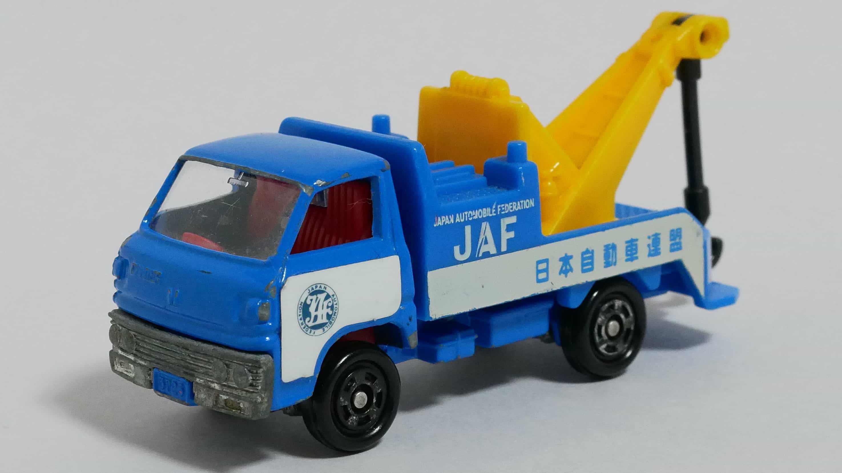 トミカNo.77-5三菱キャンターレッカー車-前