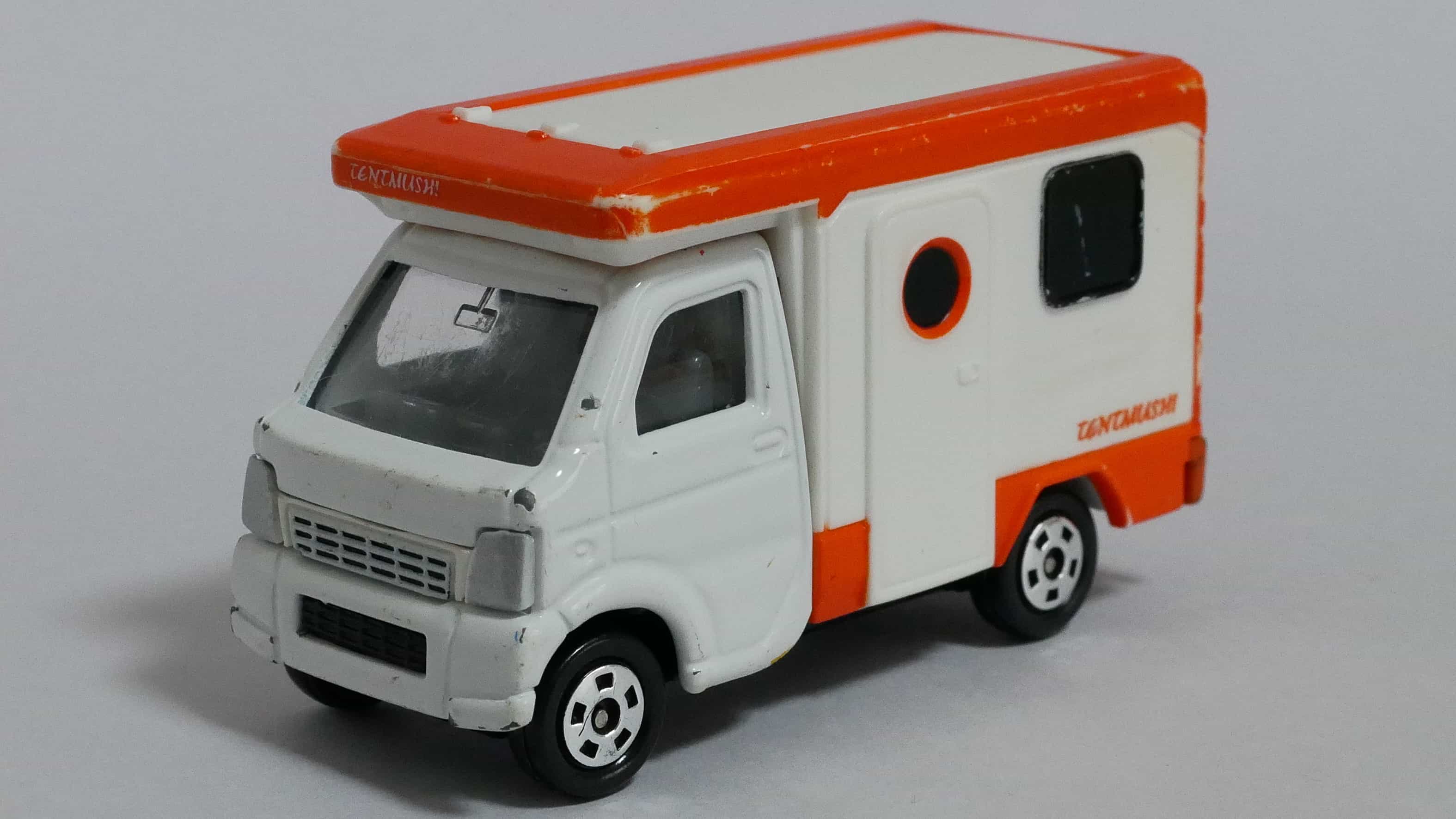 トミカNo.90-6テントむし-前