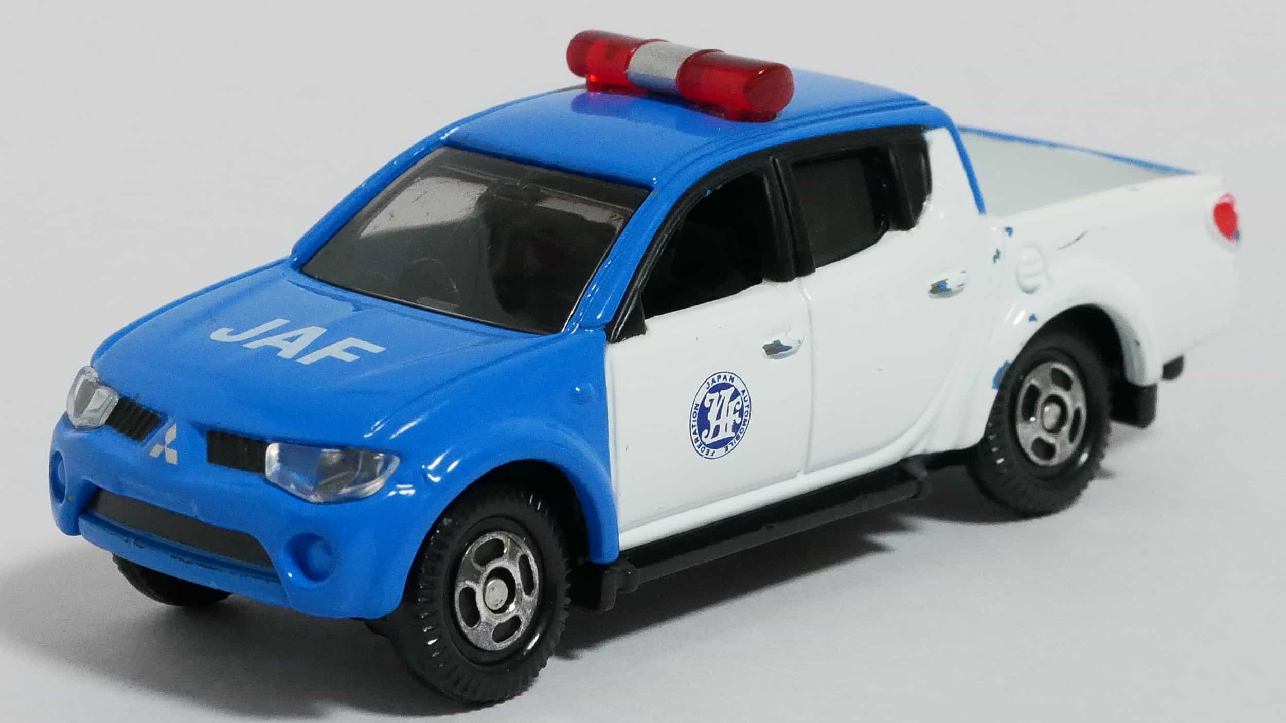 トミカNo.93-8三菱トライトンJAFロードサービスカー-前