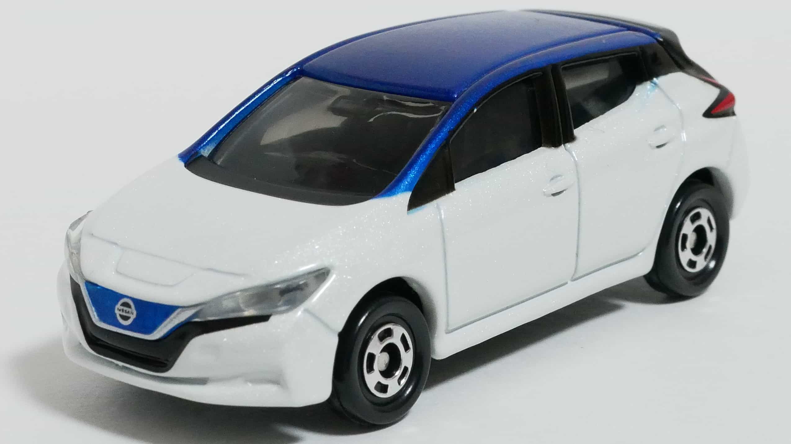 トミカNo.93-9日産リーフ-前