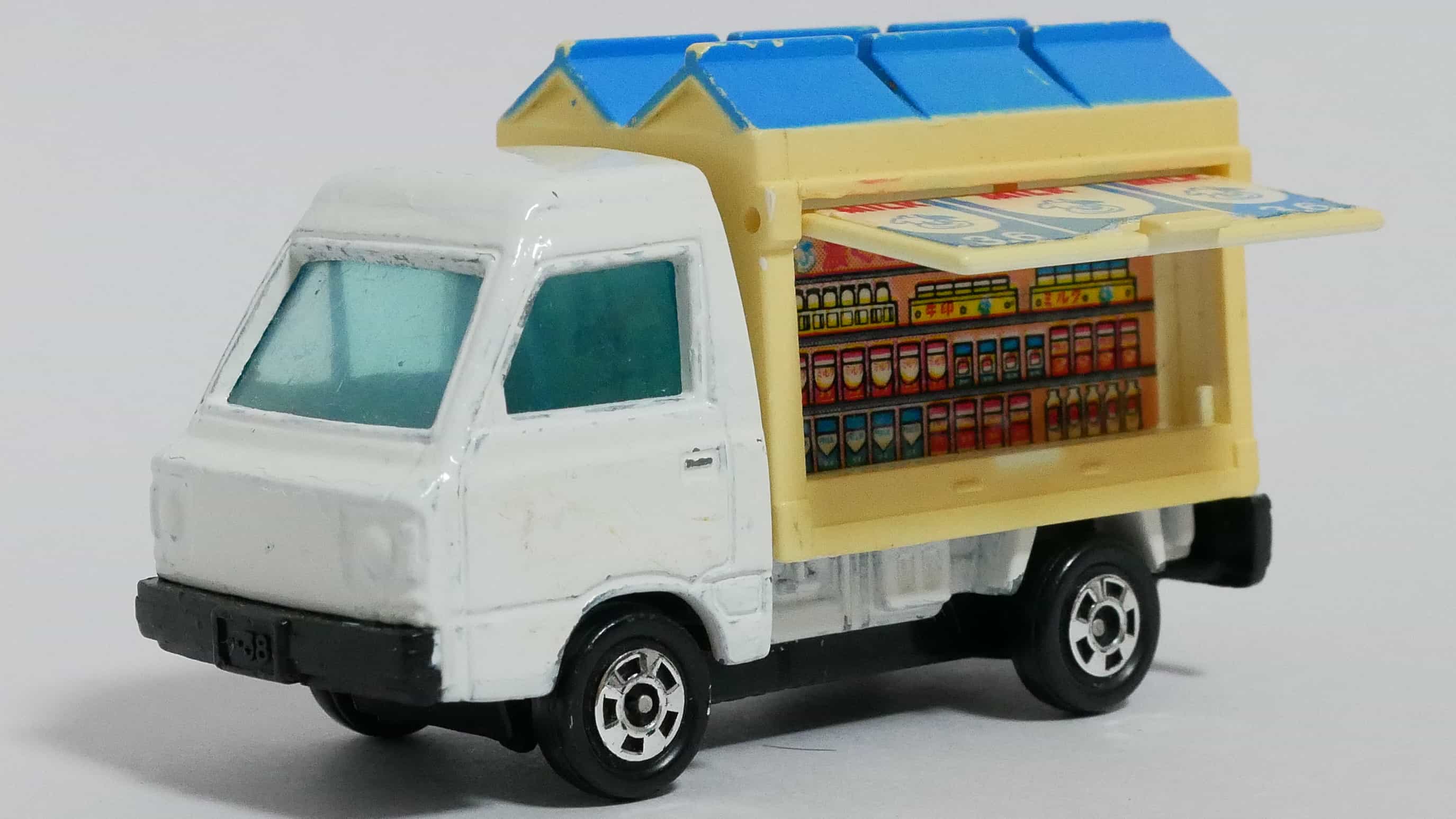 トミカNo.96-3スバルサンバー 牛乳屋-前