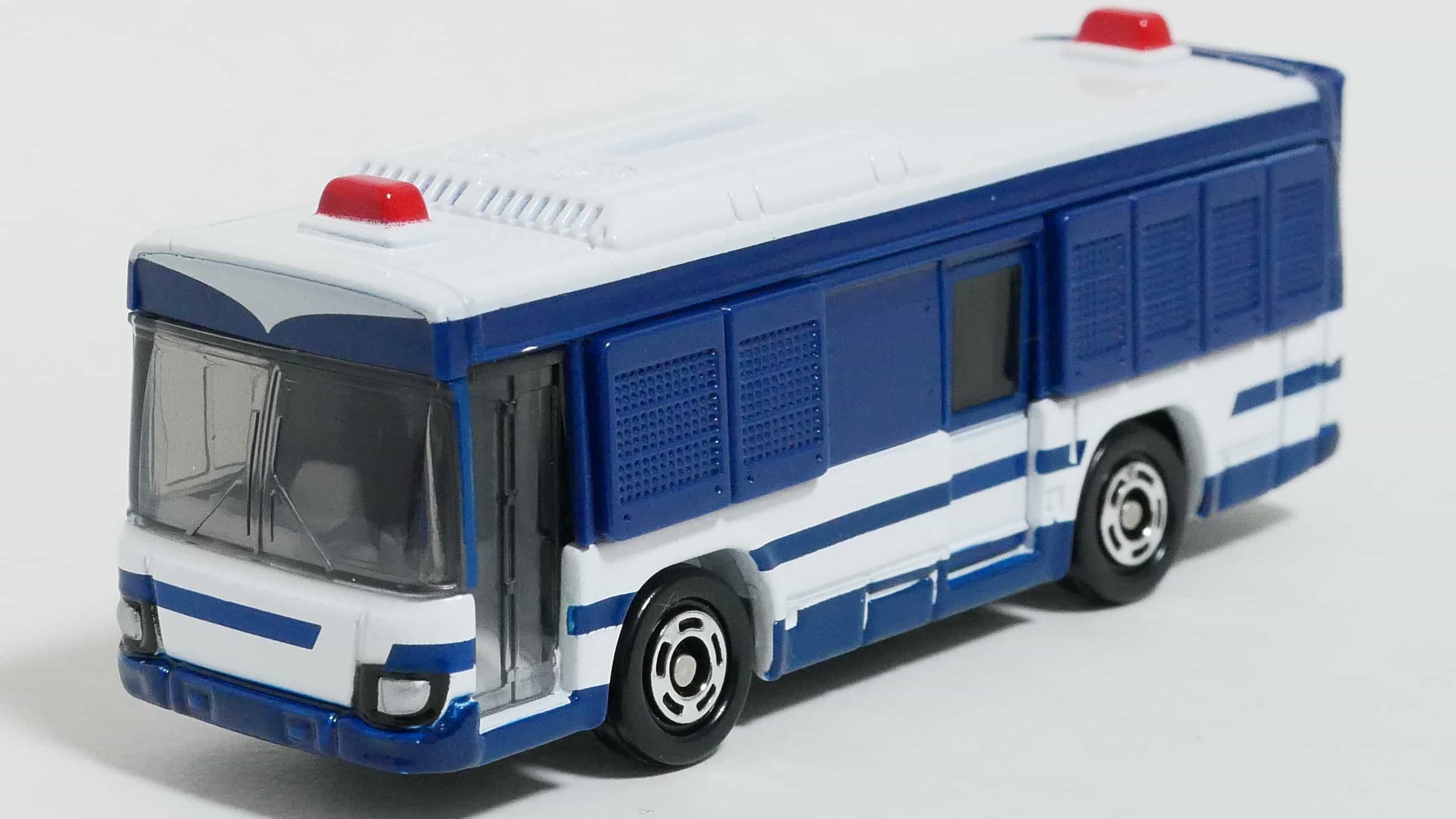 トミカNo.98-10大型人員輸送車-前