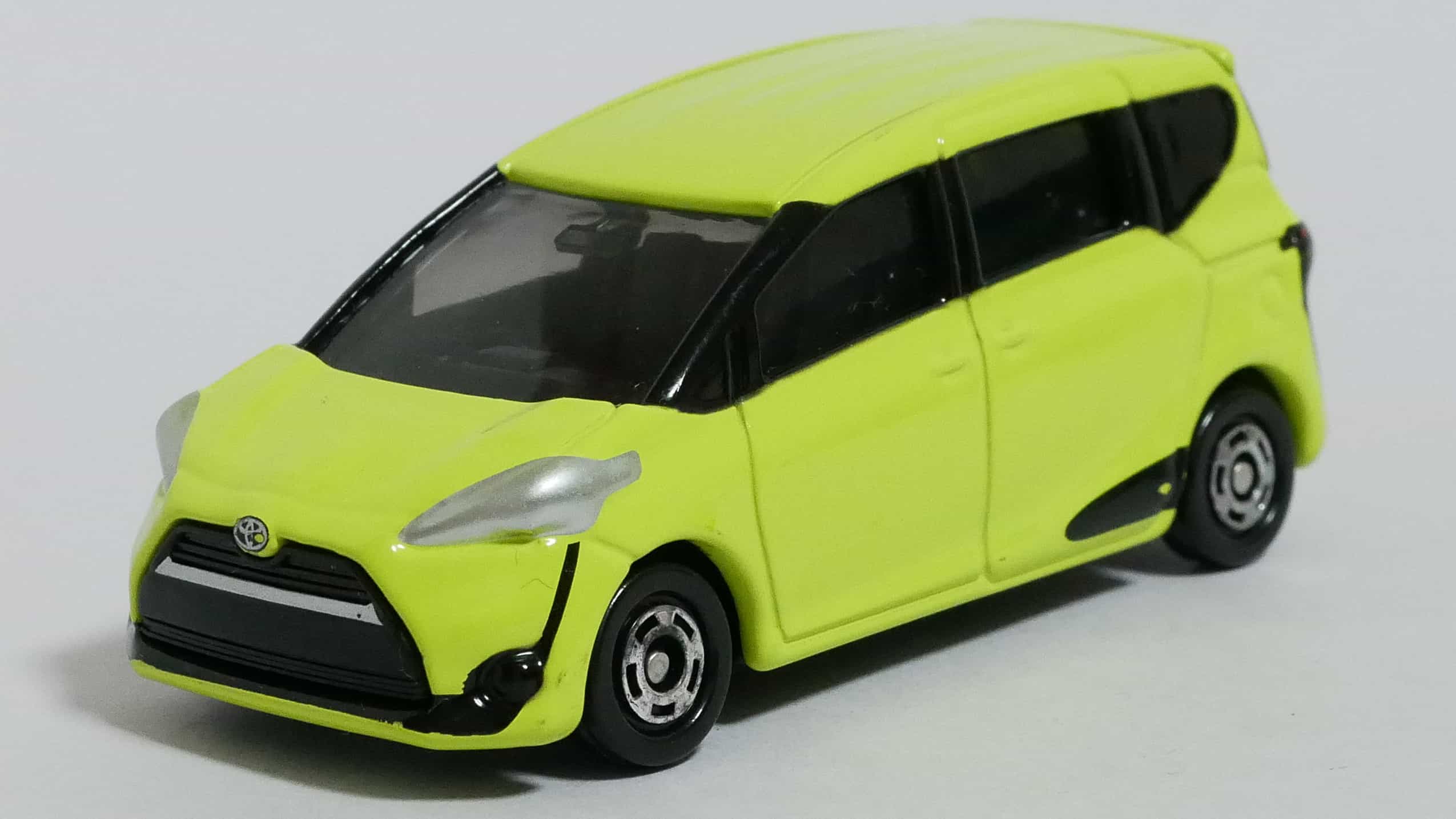 トミカNo.99-8トヨタシエンタ-前