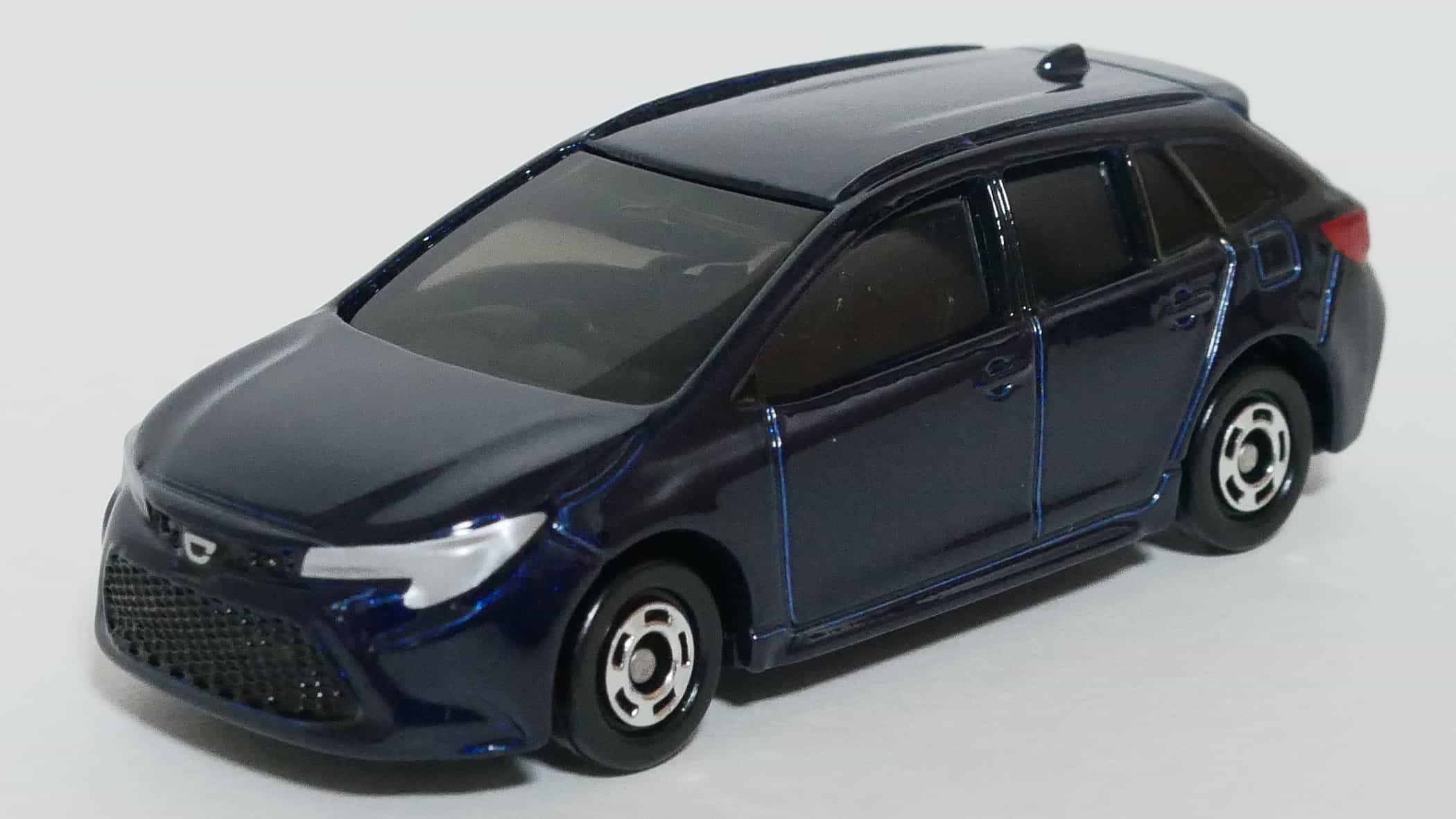 トミカ24-10トヨタカローラツーリング_前
