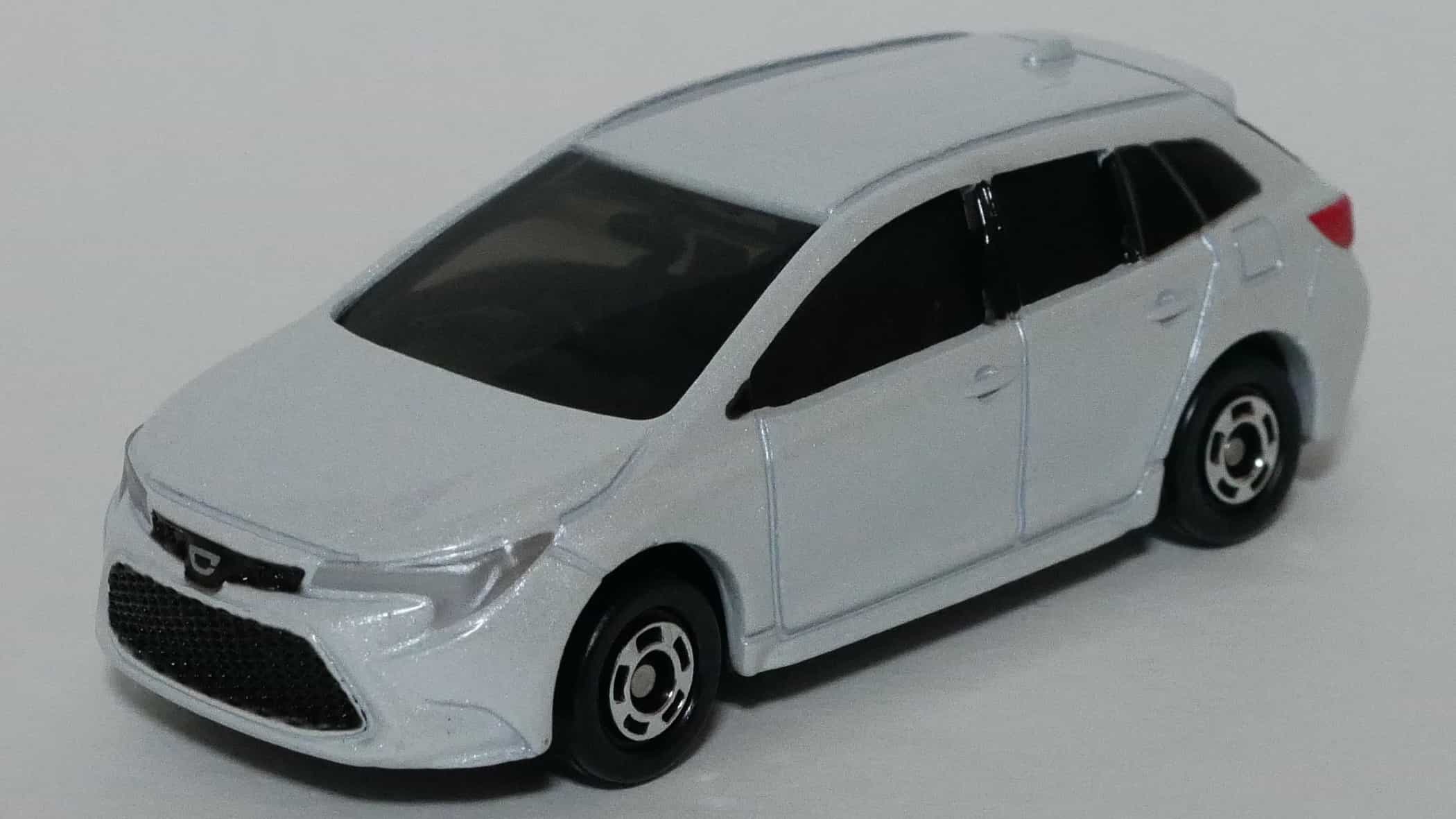 トミカ24-10トヨタカローラツーリング初回_前