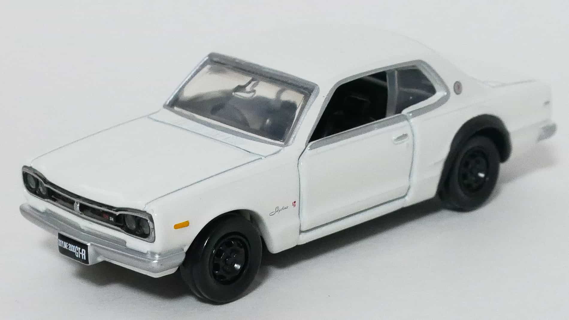 トミカプレミアム34-1_日産スカイラインGT-R(KPGC10)発売記念仕様_前