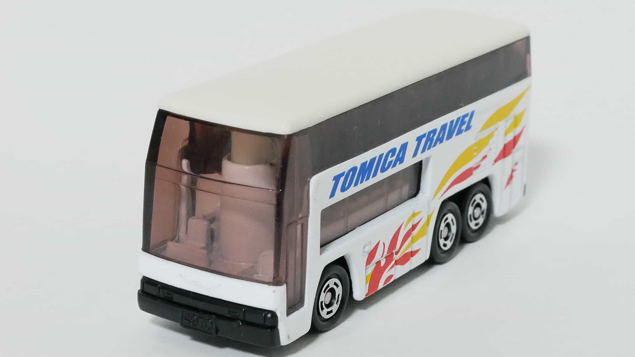 トミカ1-3-3日野グランビューバス_前