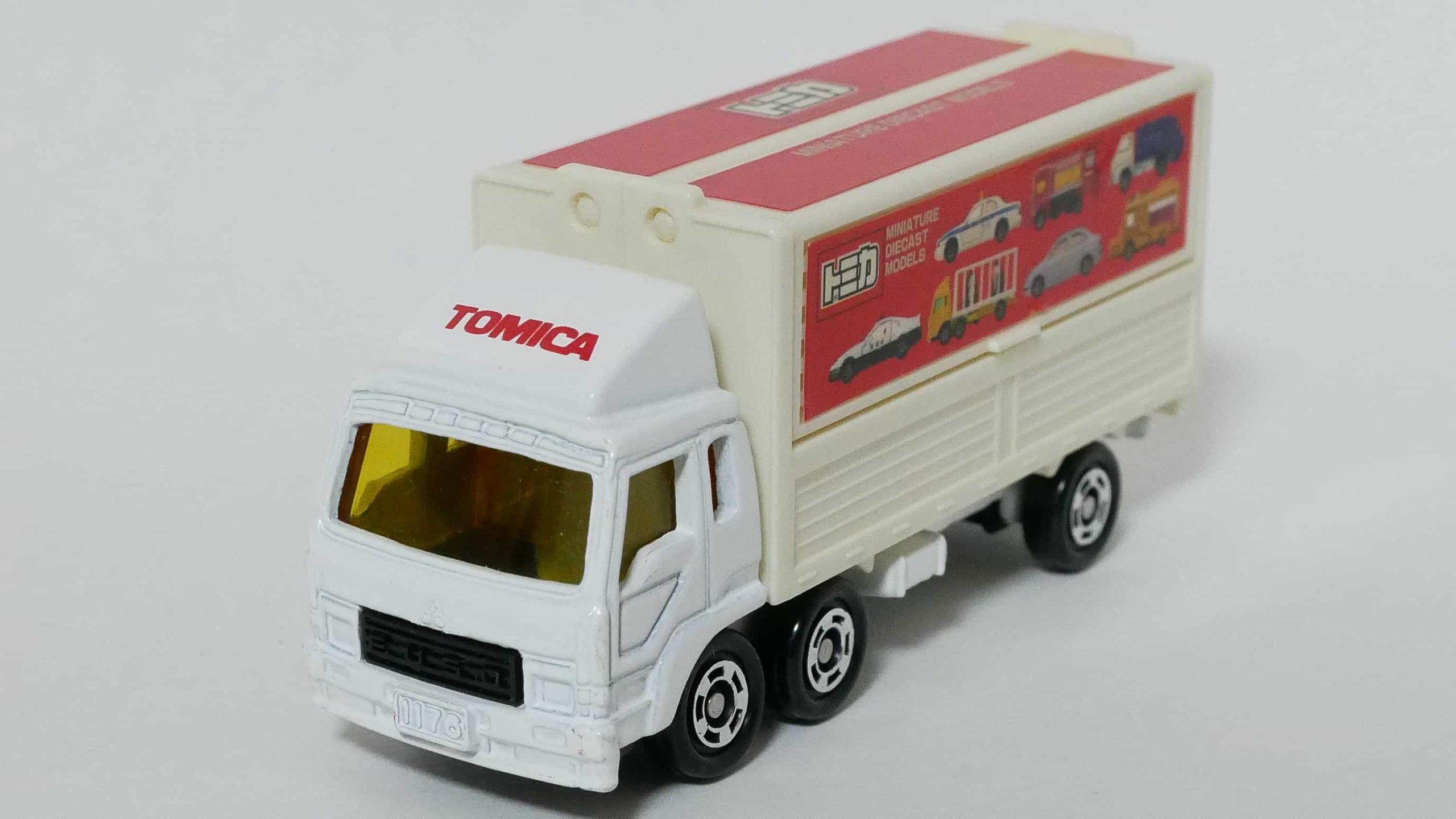 トミカ19-4三菱ふそうウィングトランスポーター_前