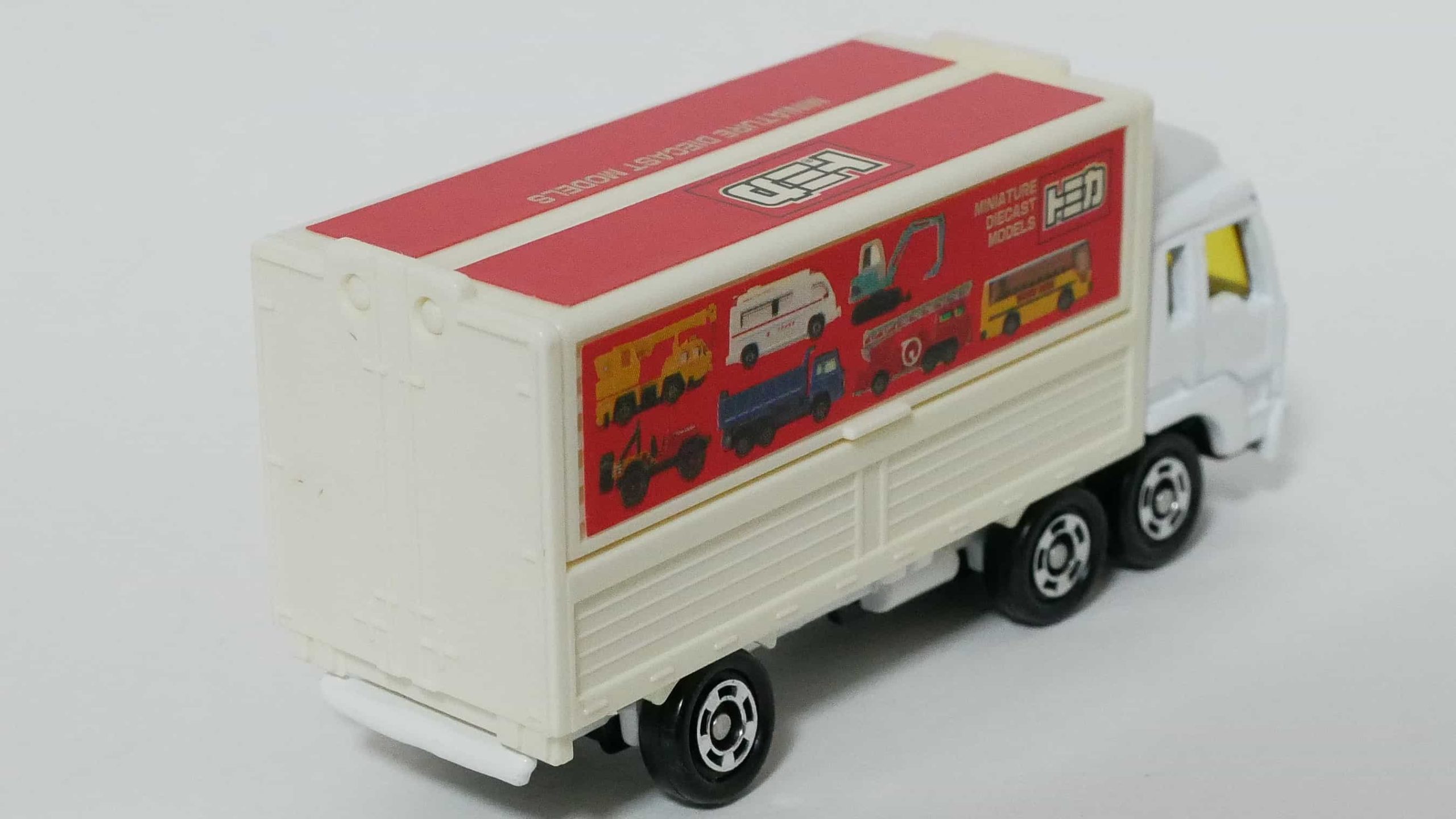 トミカ19-4三菱ふそうウィングトランスポーター_後