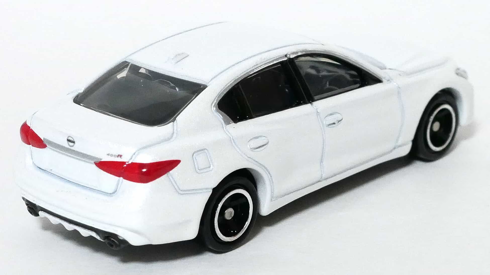 トミカ76-8日産スカイライン初回特別仕様_後