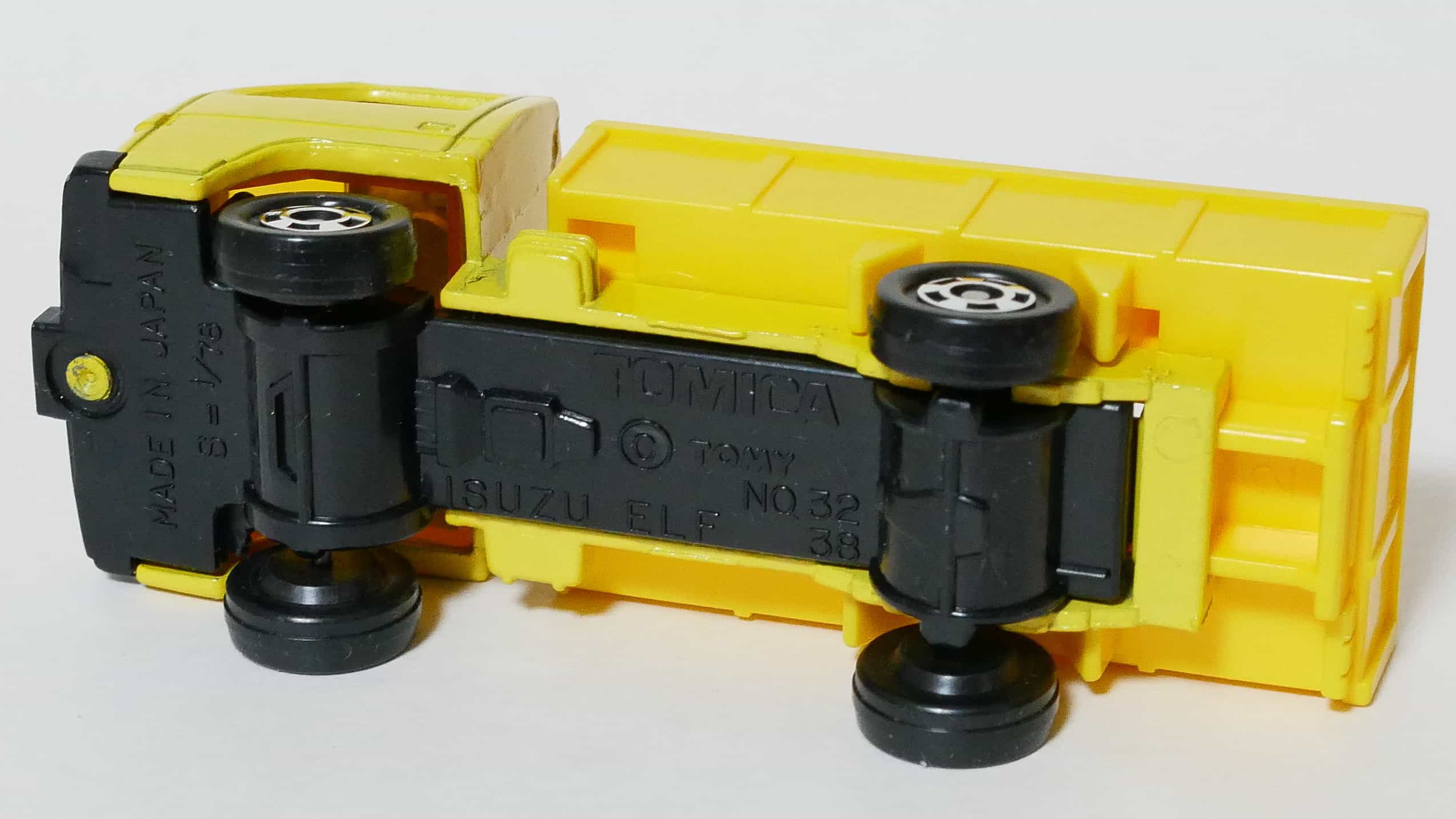 トミカ85-2道路工事標識車_裏