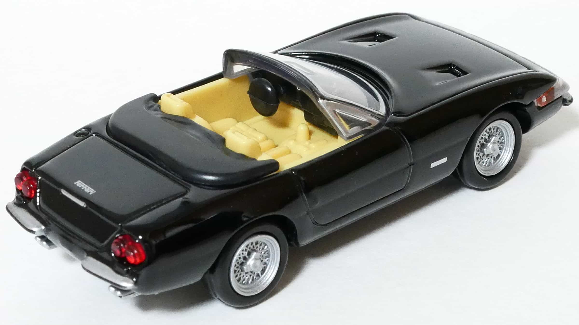 トミカプレミアム36-1_365GTS4_車内