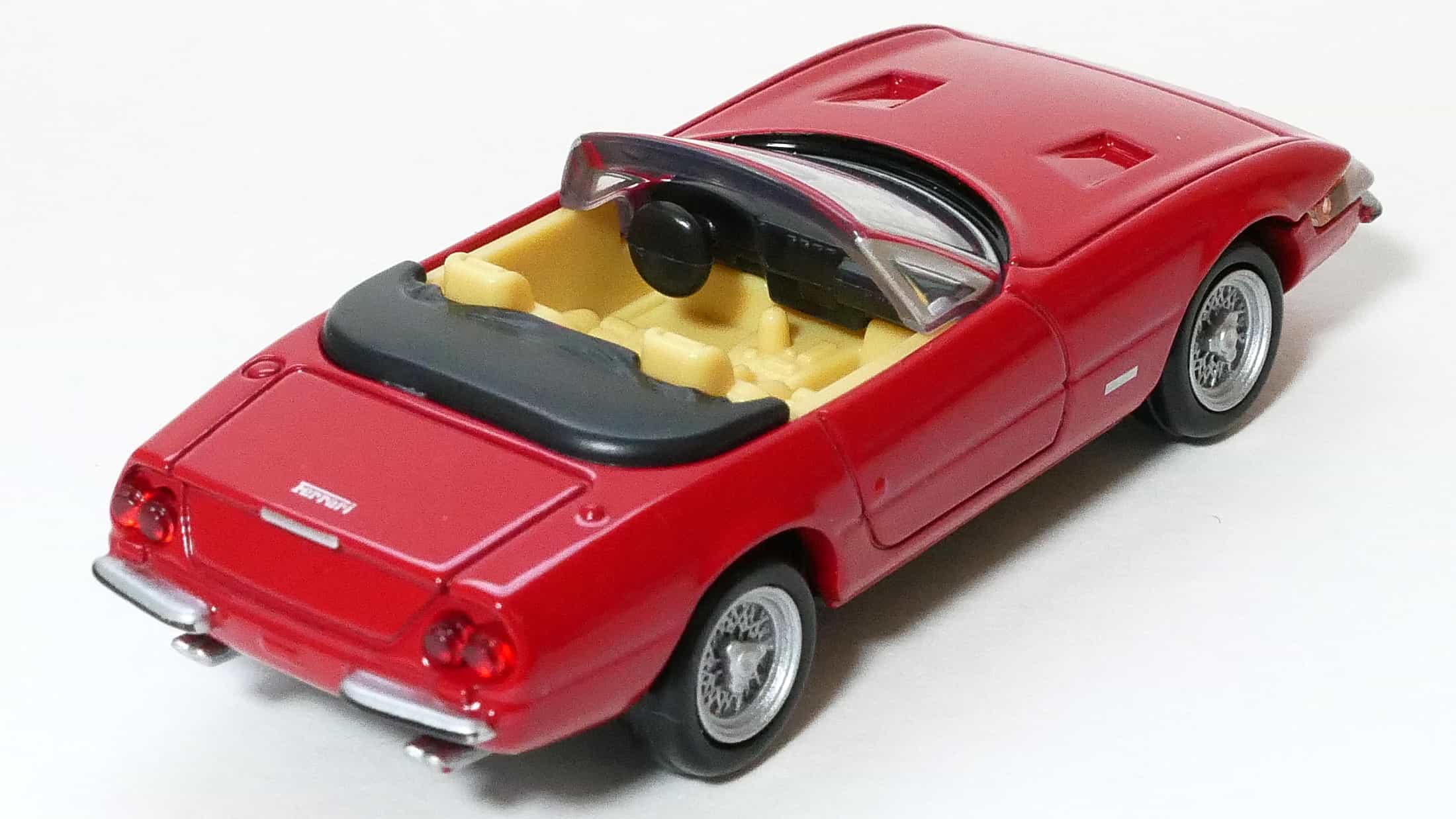 トミカプレミアム36-1_365GTS4発売記念仕様_車内