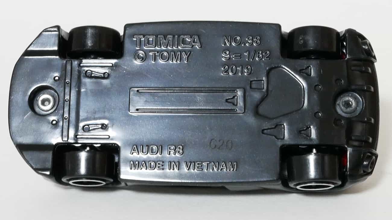 トミカ38-9 アウディR8クーペ初回_シャーシ