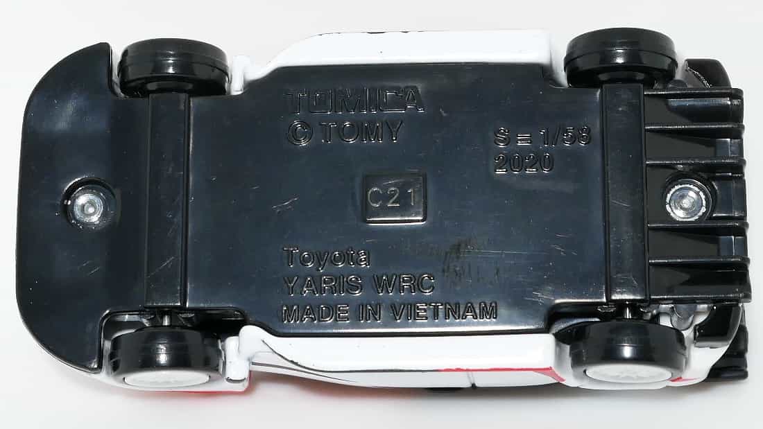 トミカプレミアム10-2トヨタヤリスWRC_シャーシ