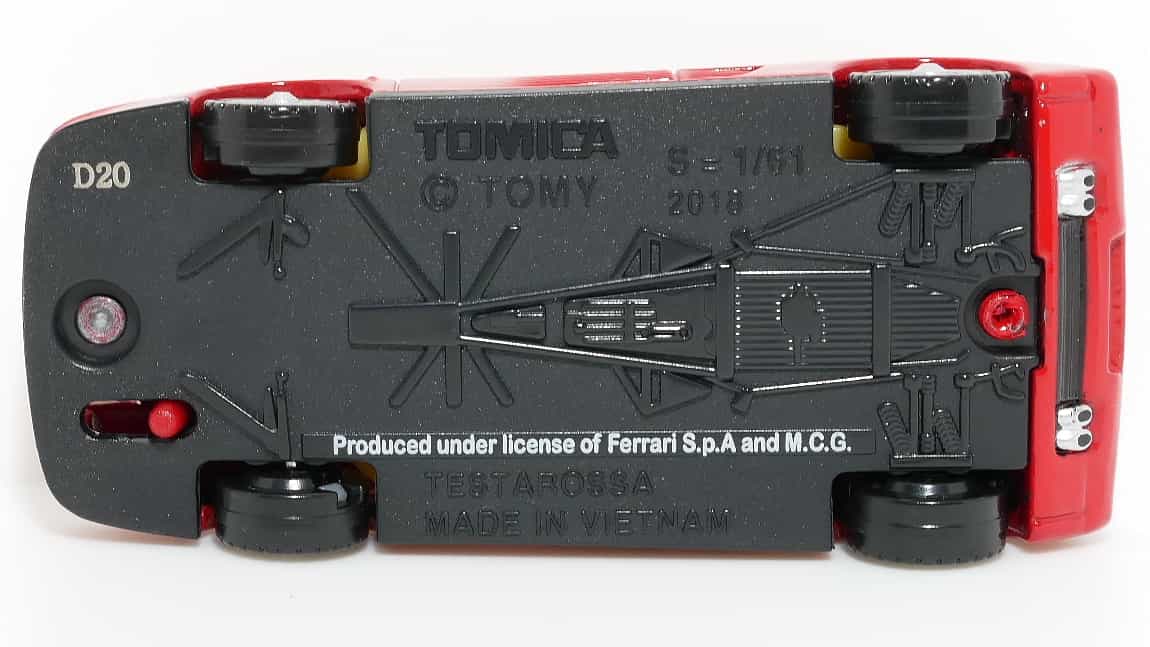 トミカプレミアム6-2テスタロッサ_シャーシ