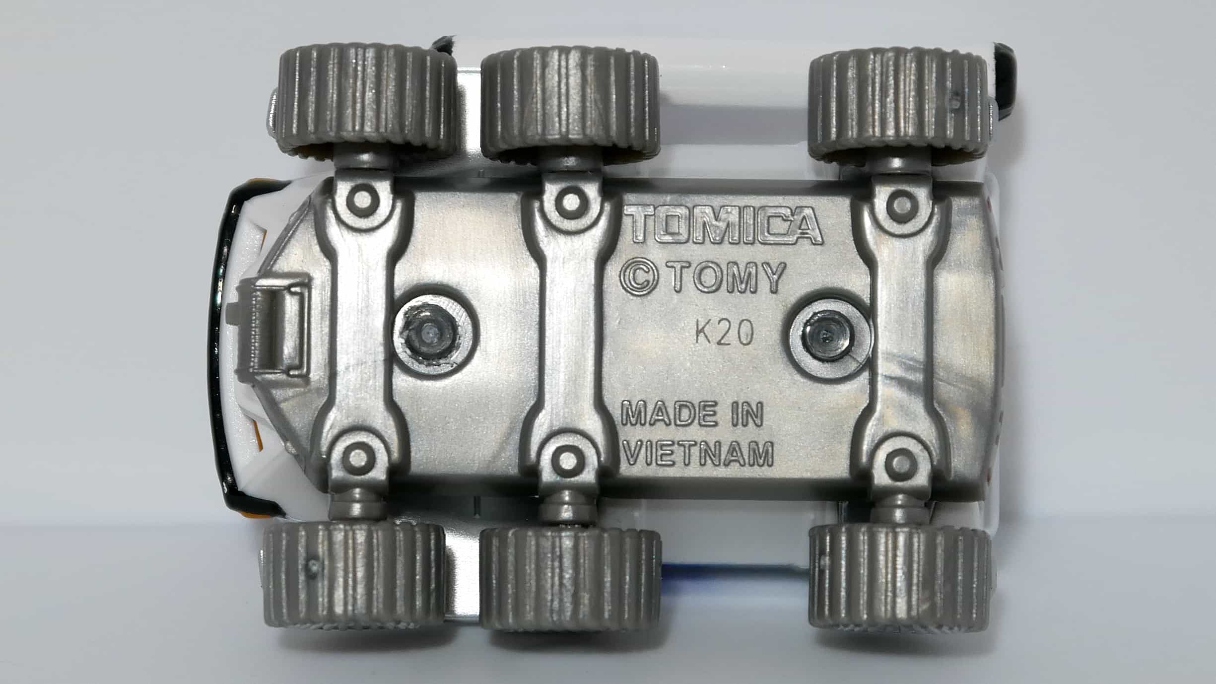 トミカプレミアム7-2ルナクルーザー_シャーシ