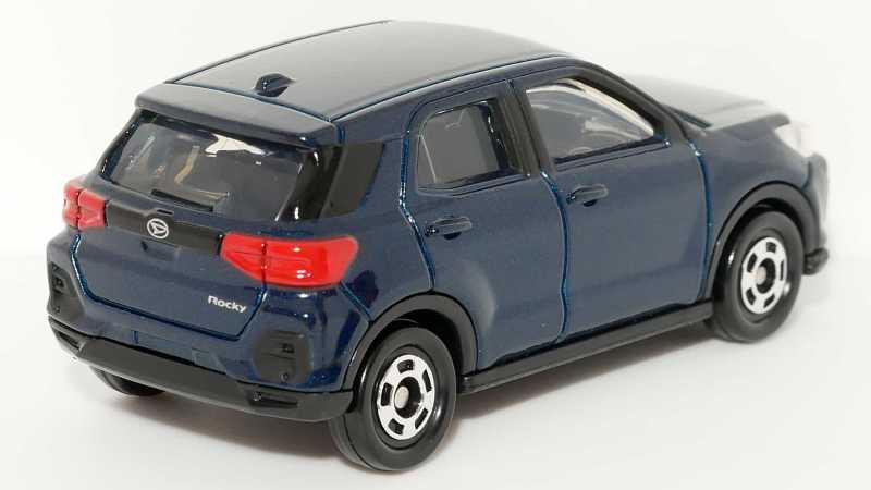 トミカ36-10ダイハツロッキー初回特別仕様_後ろ