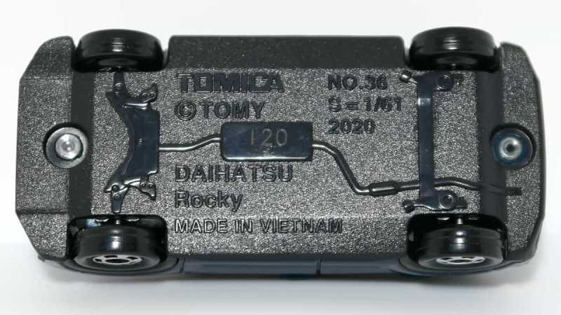 トミカ36-10ダイハツロッキー初回特別仕様_シャーシ