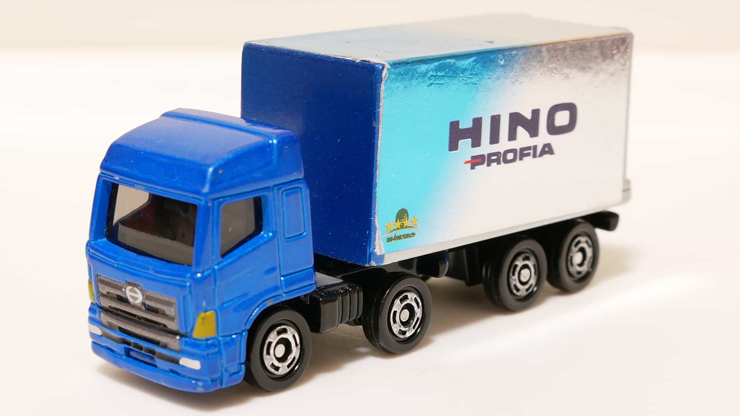 トミカ77-6日野プロフィア_前