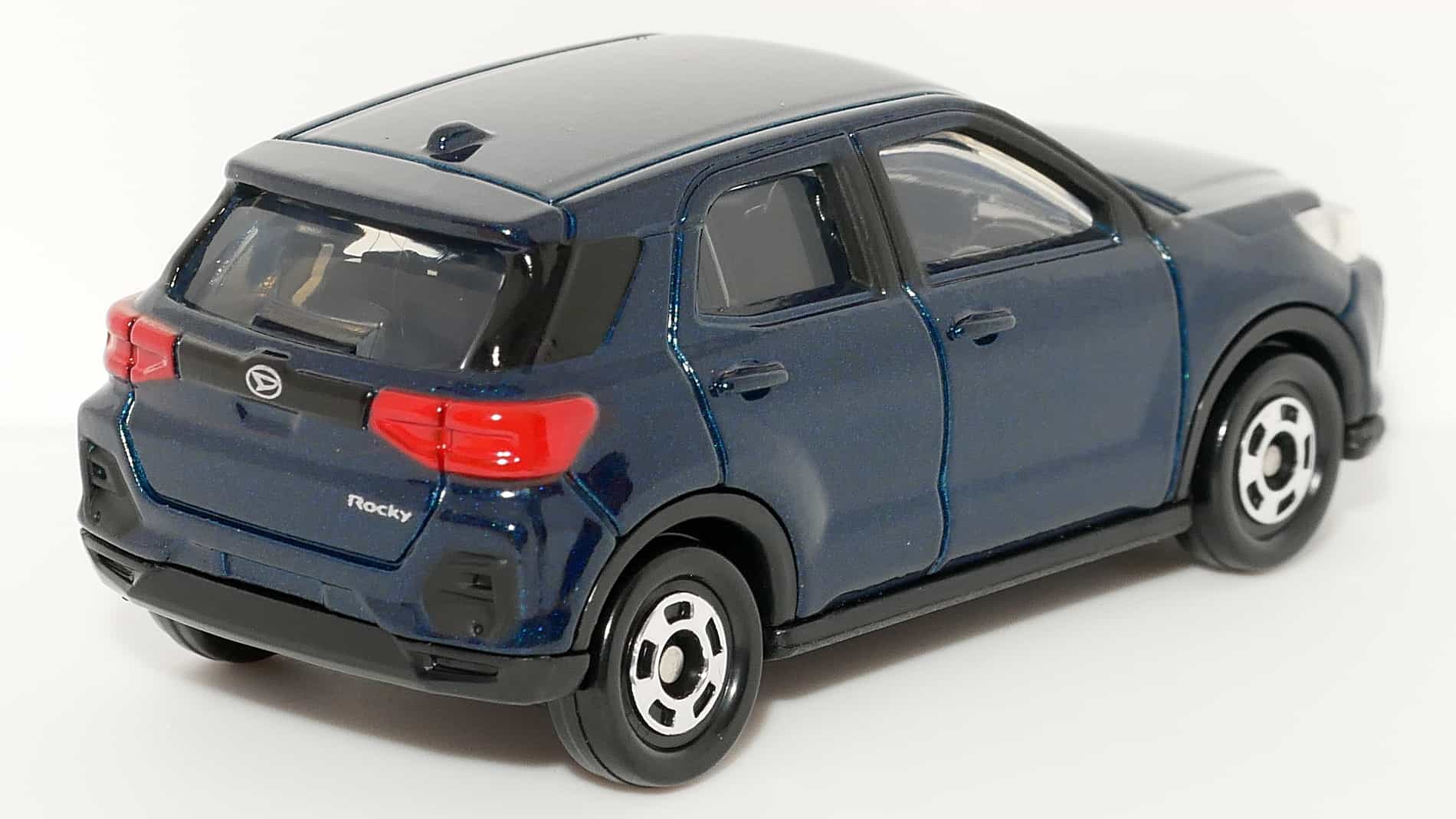 トミカ36-10ダイハツロッキー初回特別仕様_後ろ