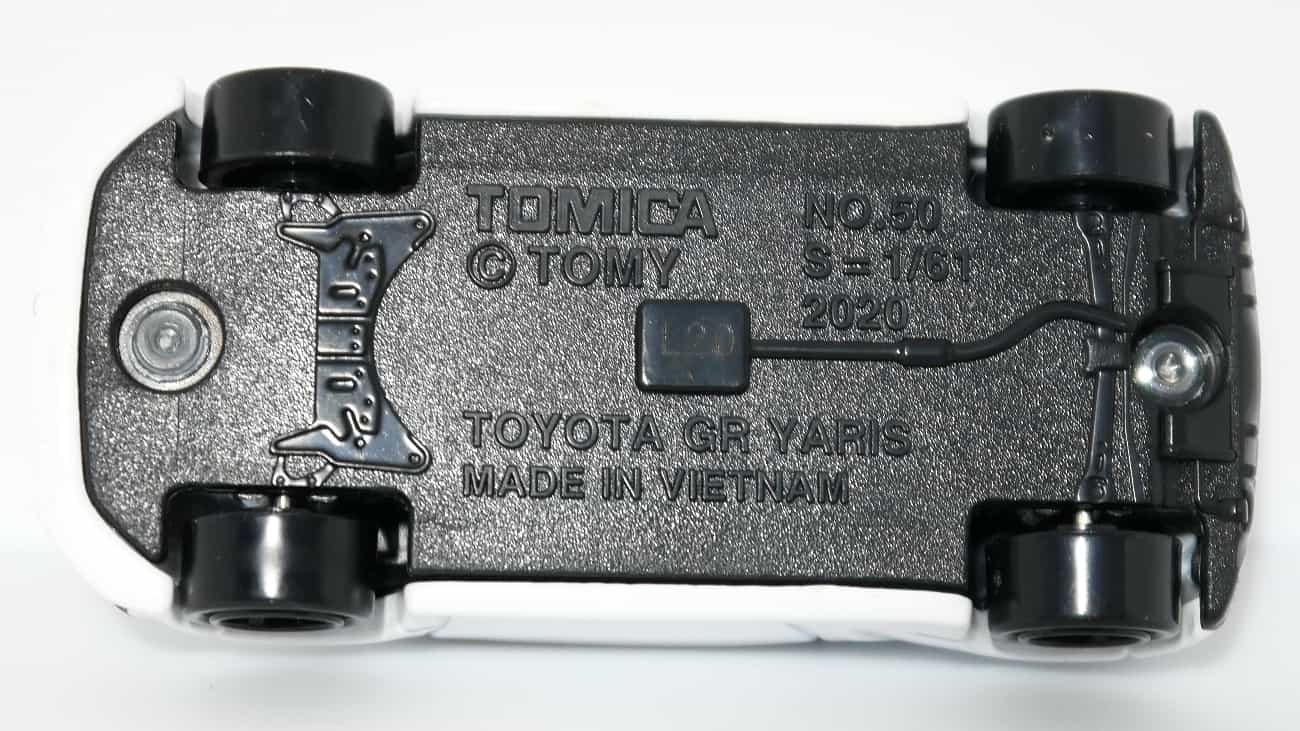 トミカ50-12トヨタGRヤリス_シャーシ