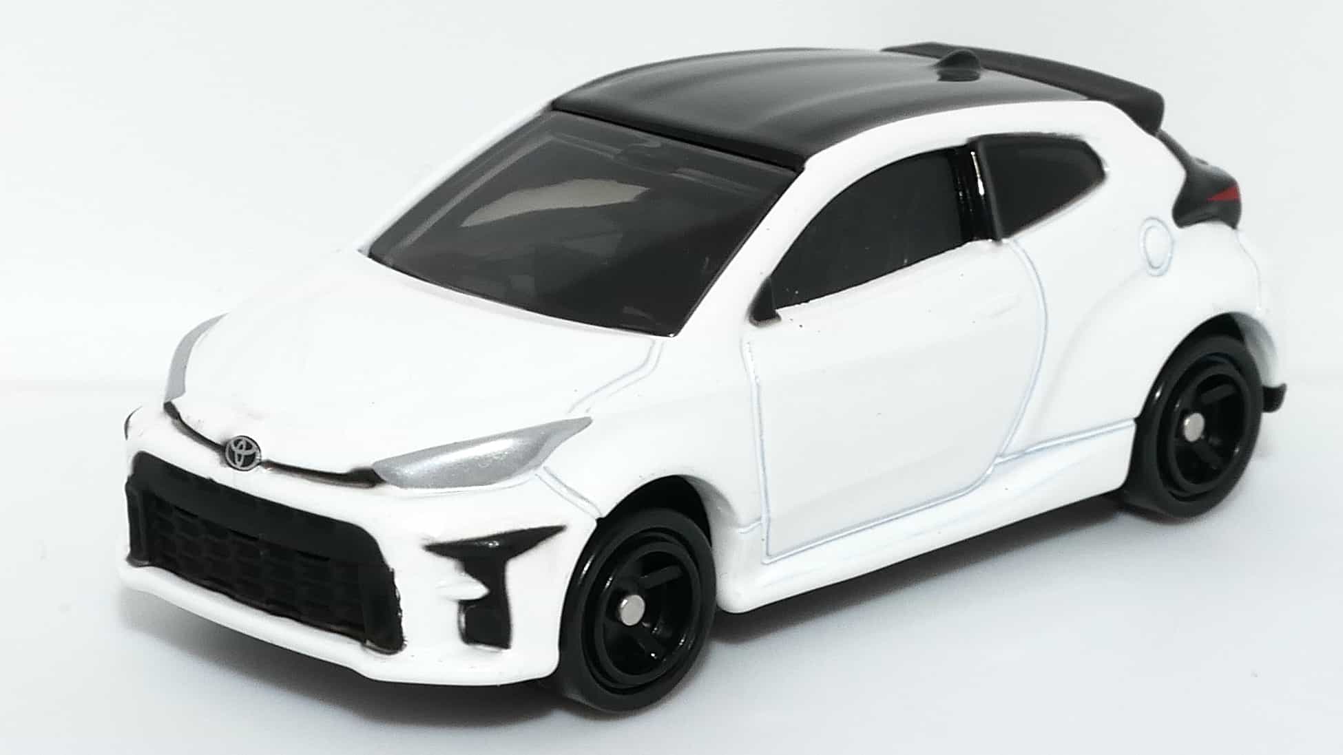 トミカ50-12トヨタGRヤリス_前