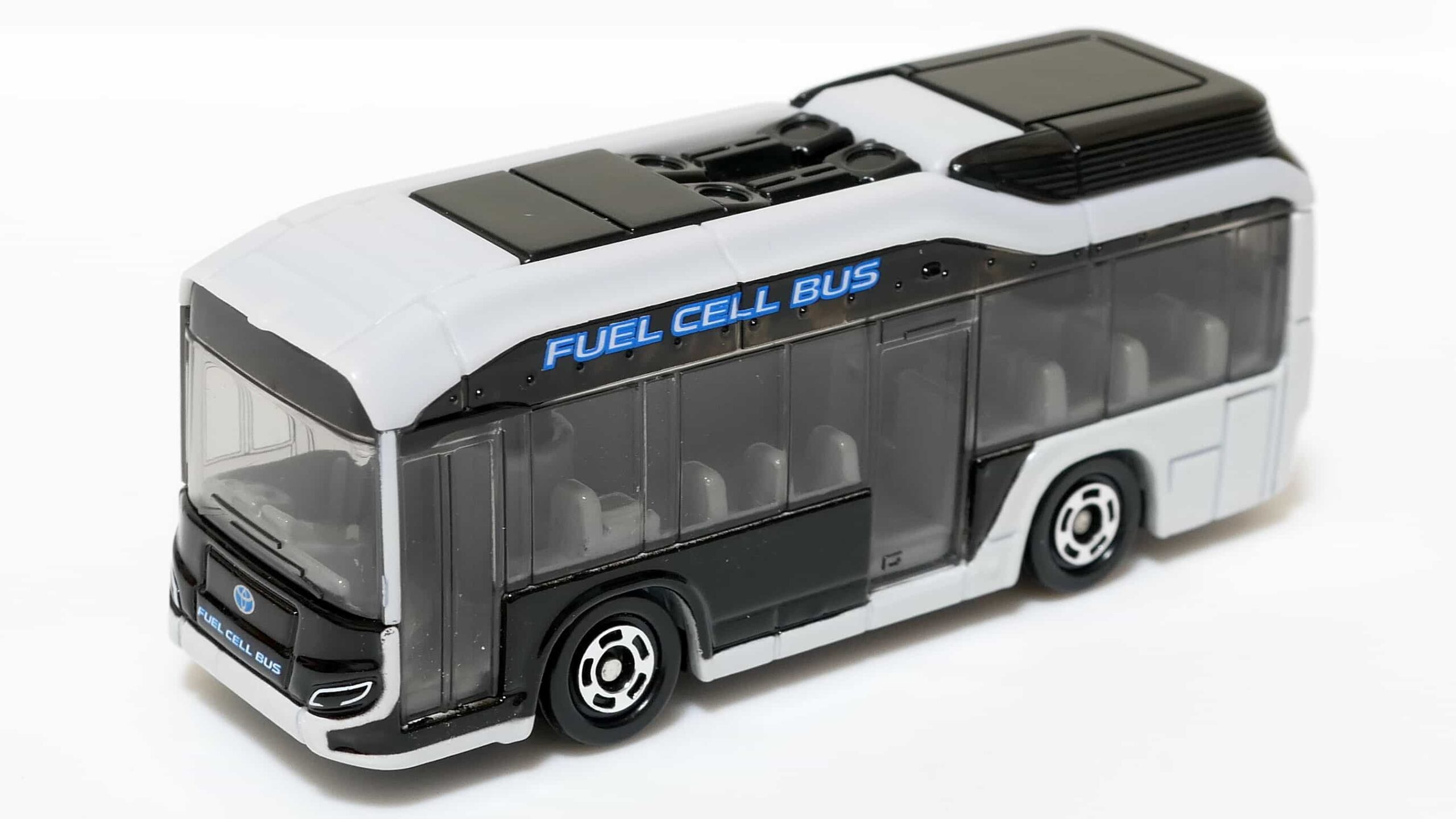 トミカ82-8トヨタSORA_前