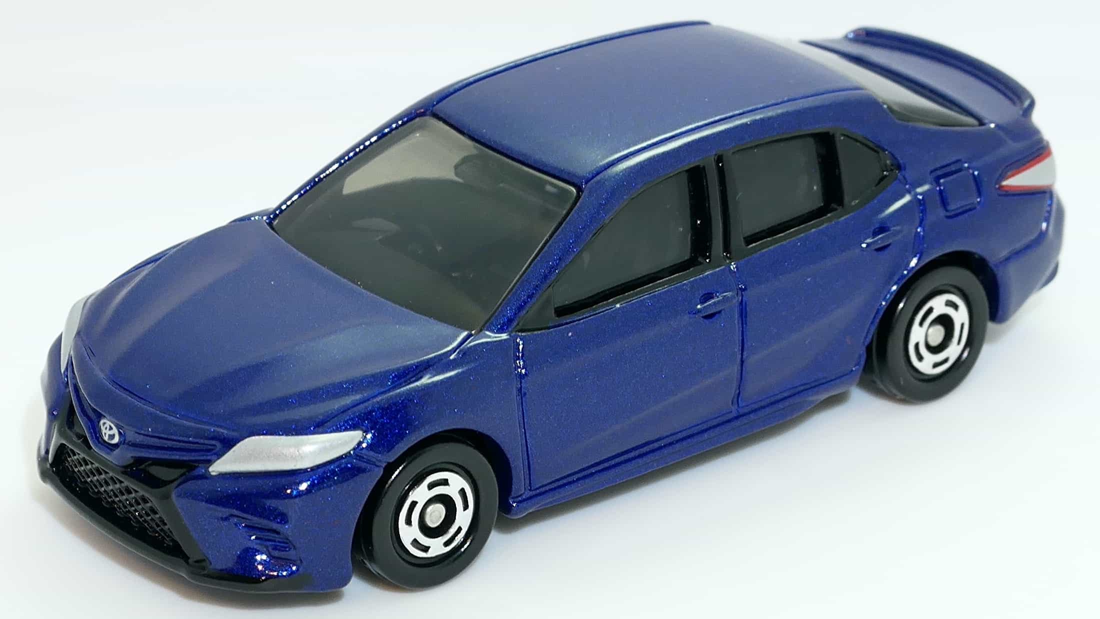 トミカ100-8 トヨタカムリスポーツ_前